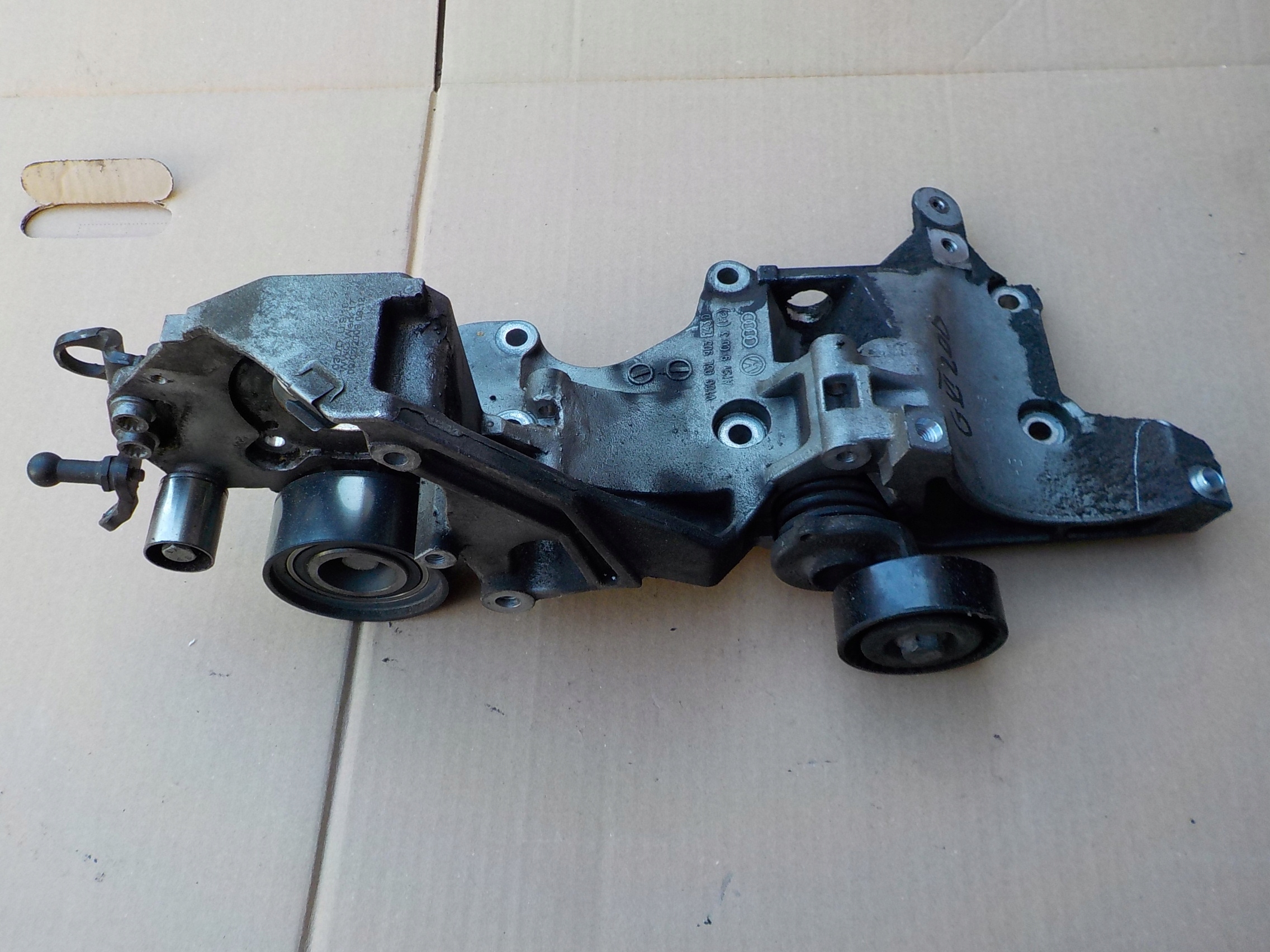 Riemenspanner Spannelement Stütze alternatora vw golf 6 VI 2,0 TDI 03L903143D