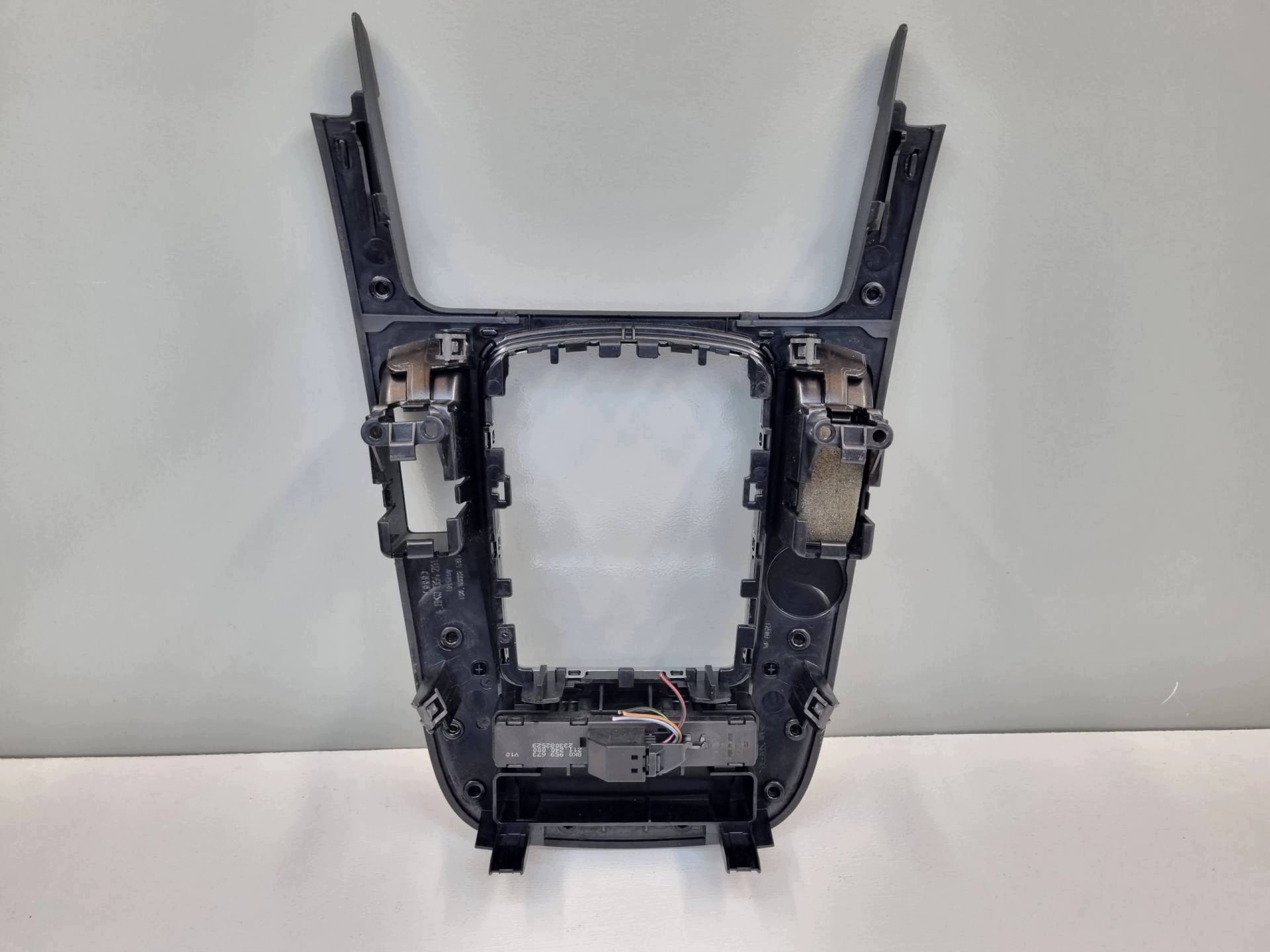 frame drazka changes of the gear Audi A5 8T 2008 8K0864261