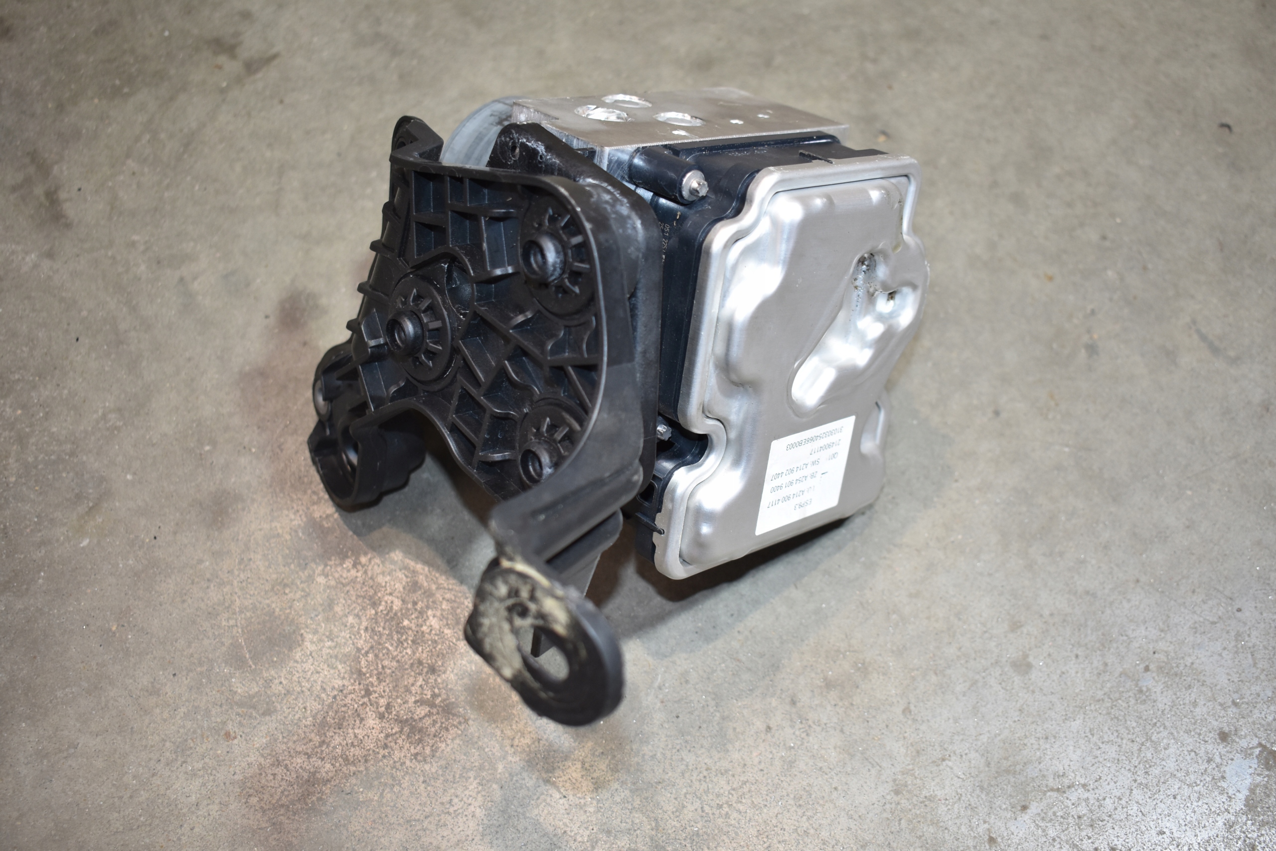 IDEALNA pump control unit ABS RADAR MERCEDES W214 1