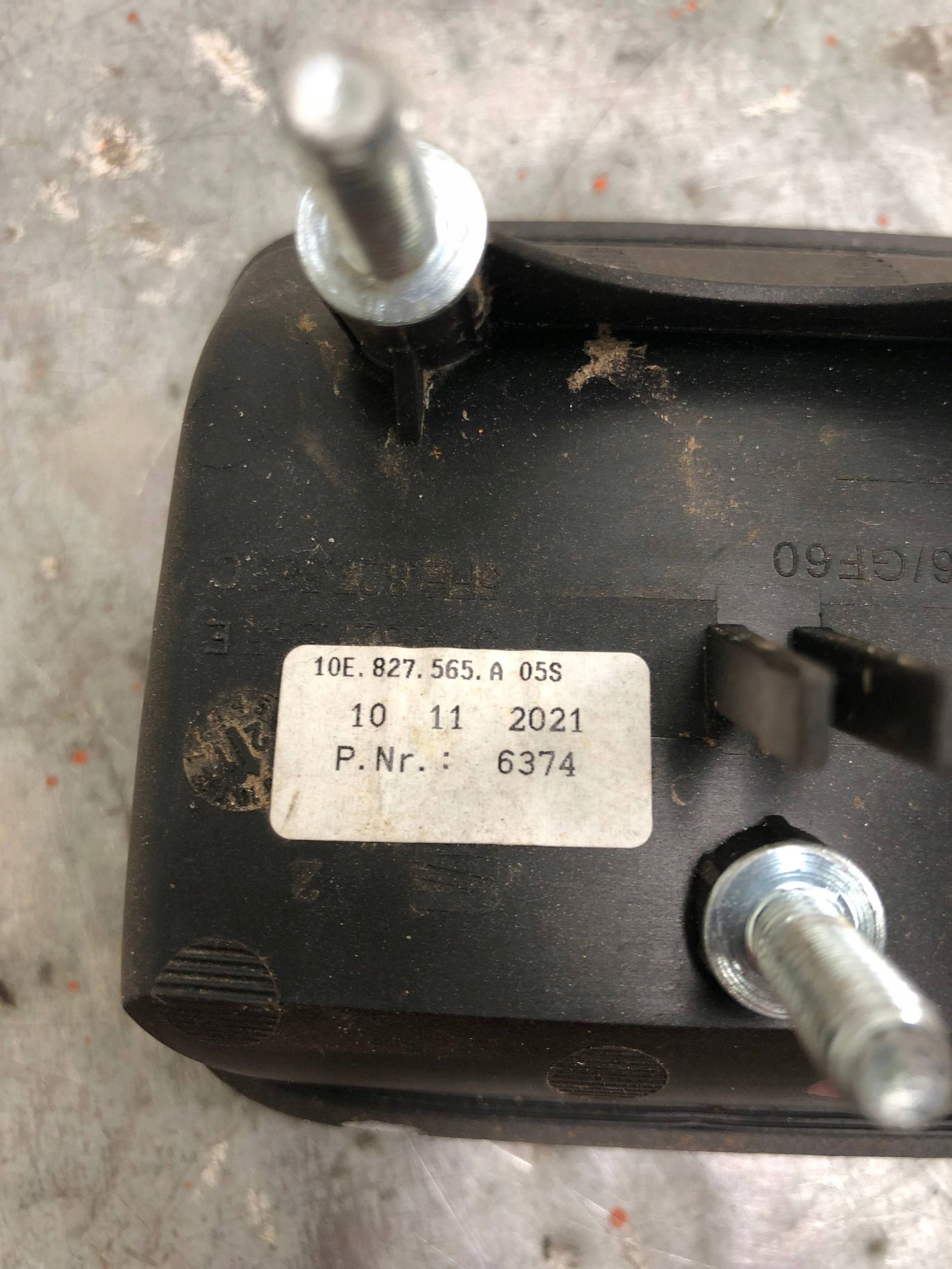 handle bracket of the opening bonnet CUPRA BORN 10E827565A