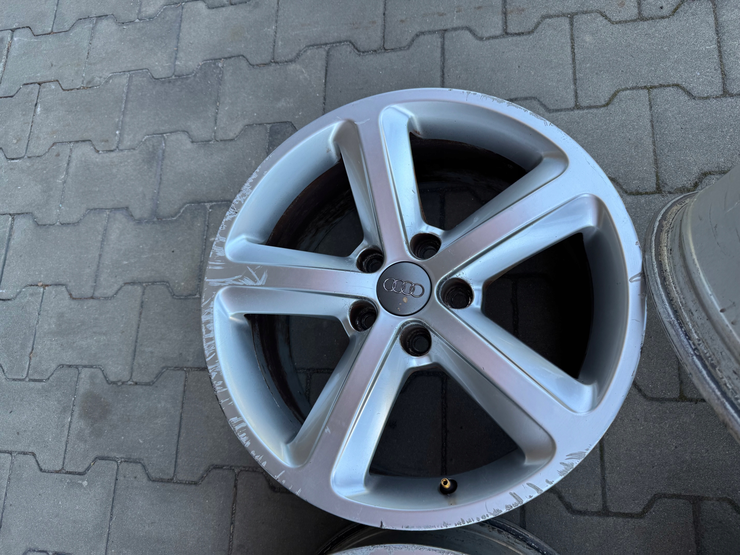 4x disky A4 B7 7.5" x 17" 5x112 ET 43 KOMPLET !