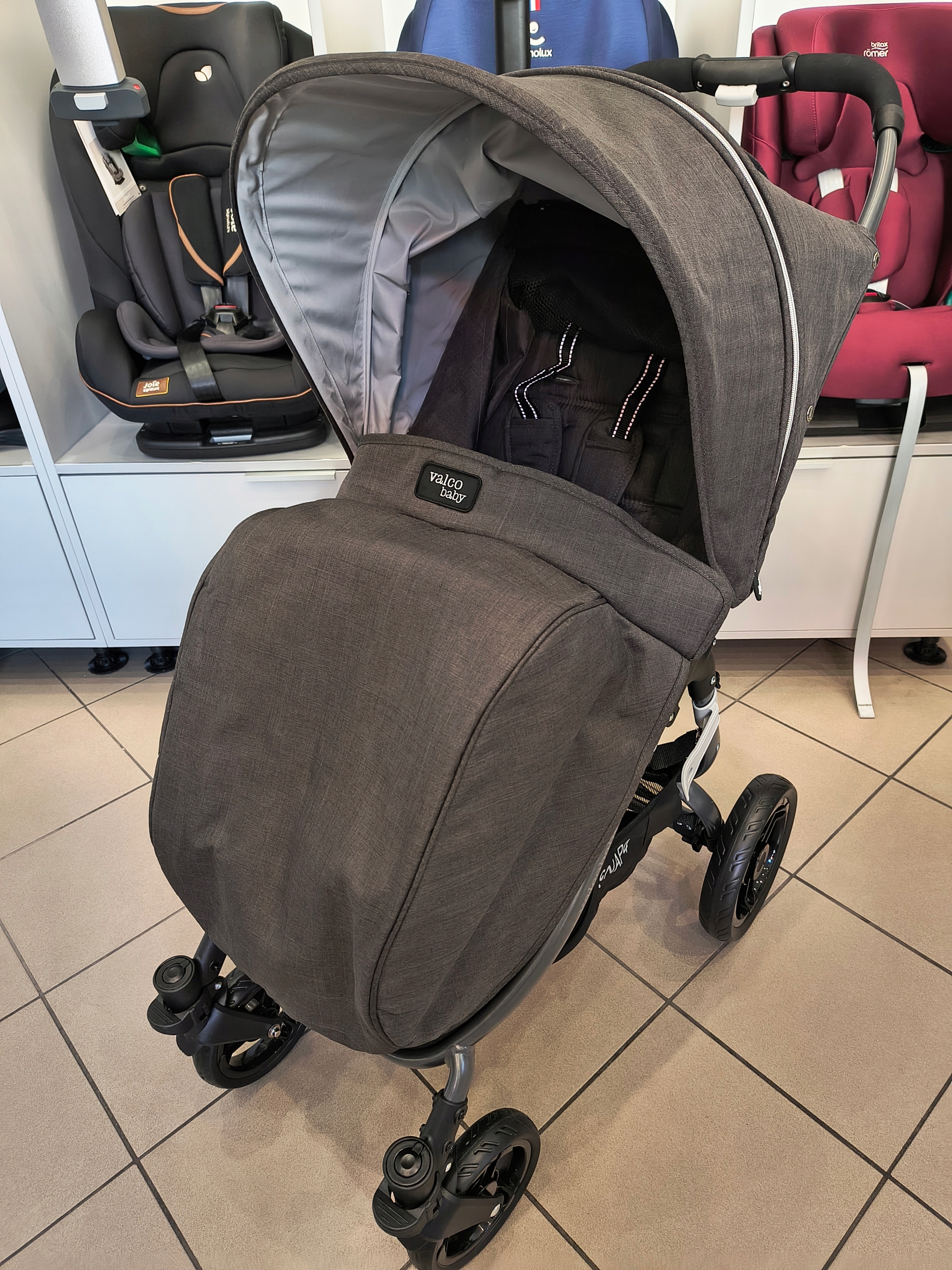Valco Wózek SNAP 4 tailor made charcoal + przykrycie Kolor Odcienie szarości i srebra