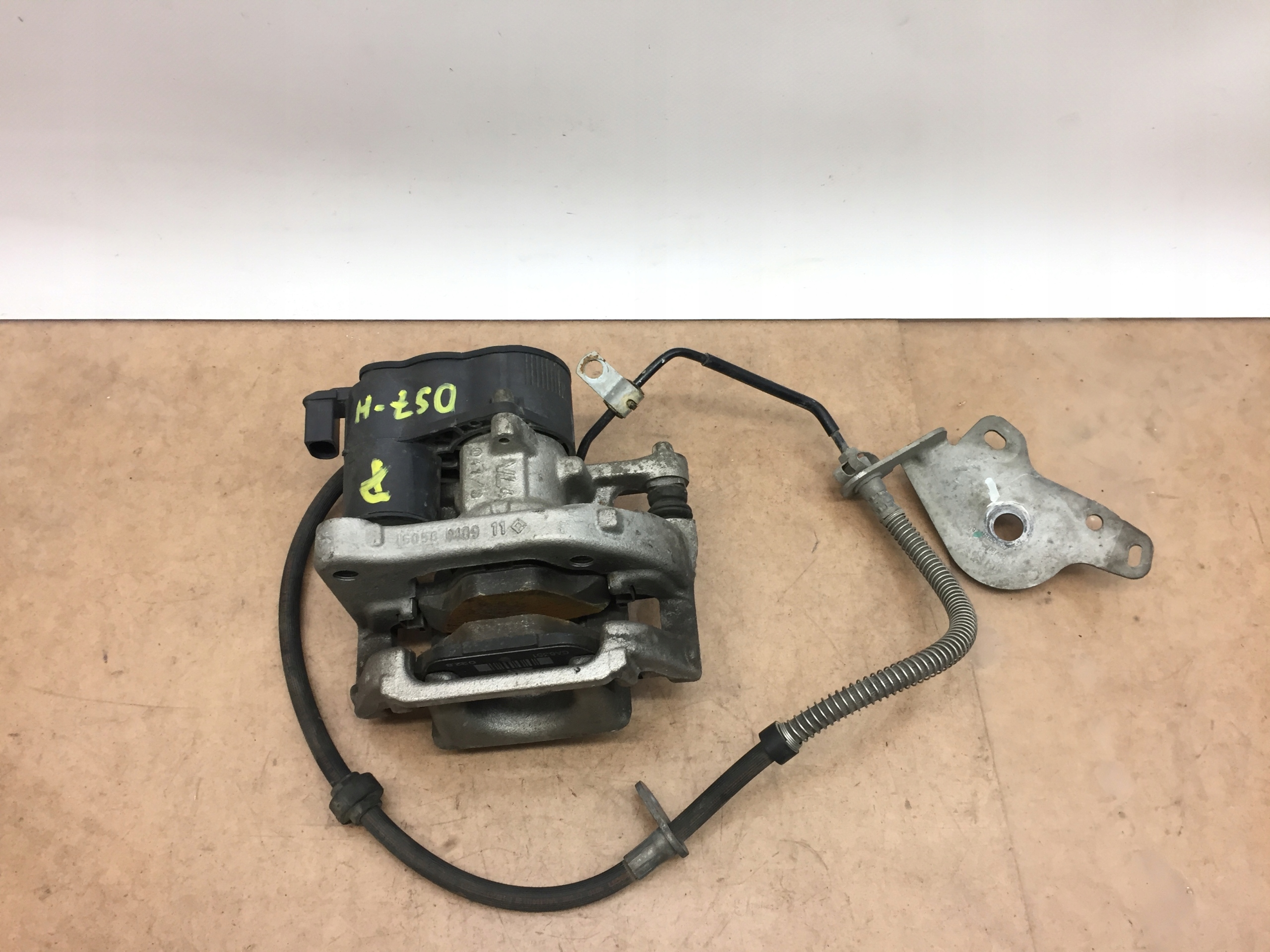 9819060980 - CITROEN DS7 ГАЛЬМІВНИЙ СУПОРТ ДВИГУНА ЗАДНІЙ ПРАВИЙ