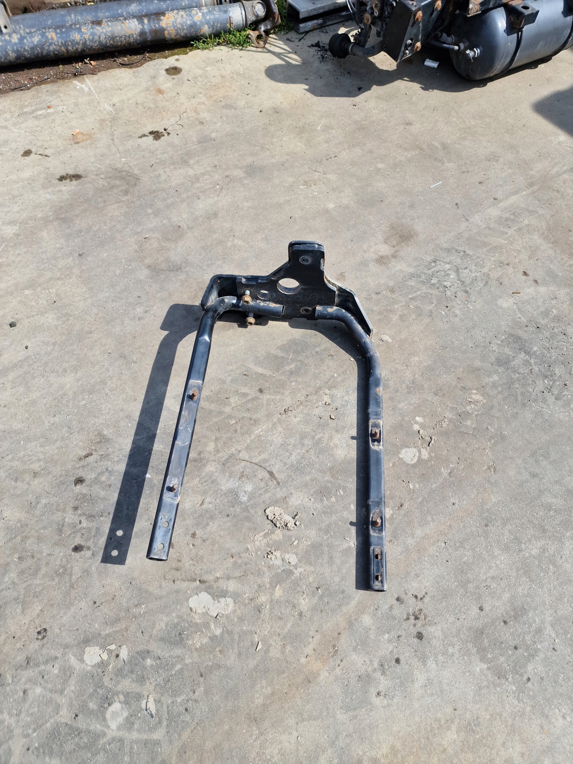 Mocowanie Błotnika Renault Midlum220 przód Numer katalogowy części 345216