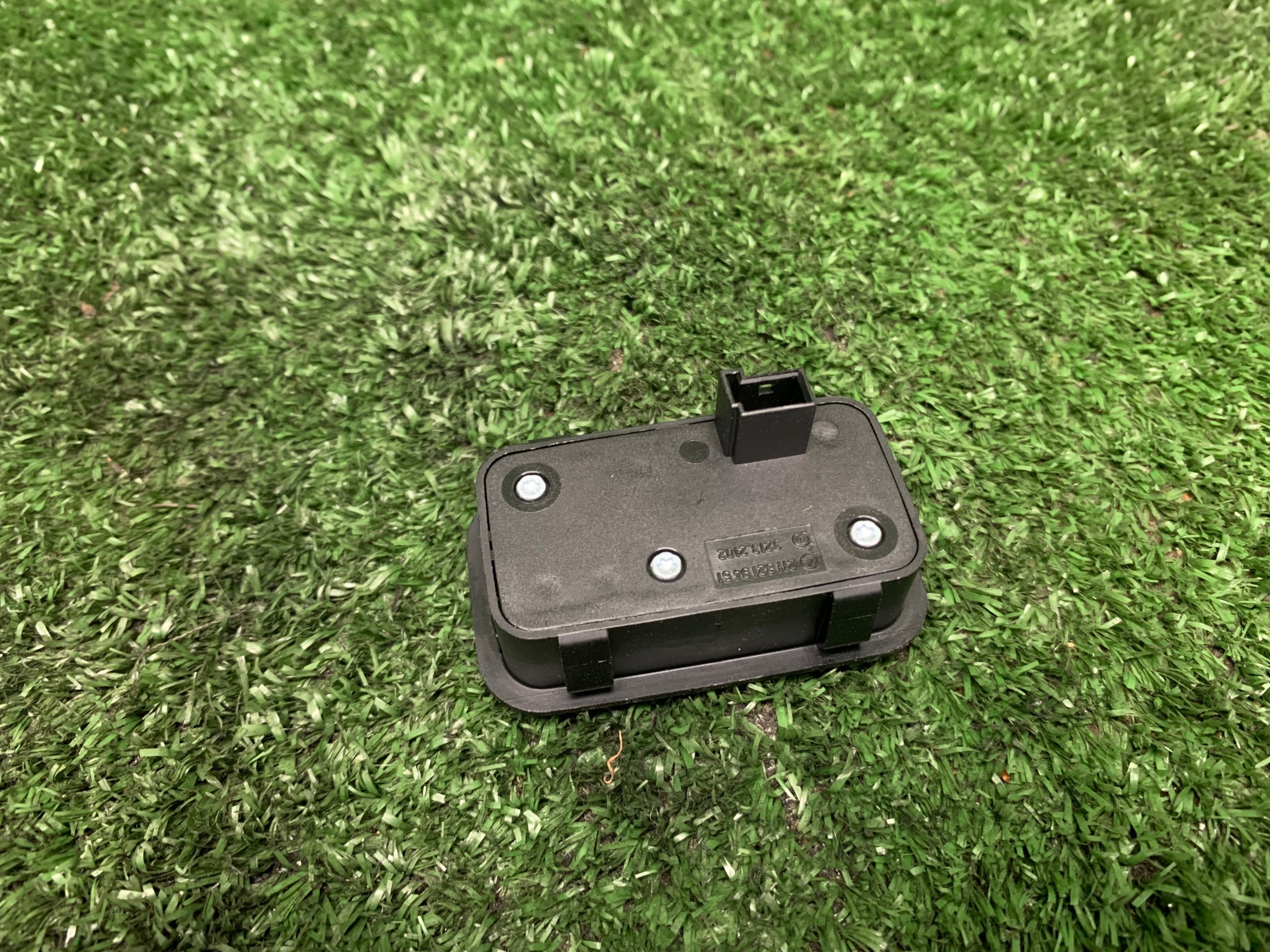 Mercedes w211 panel switch bonnet rear part 2118219451