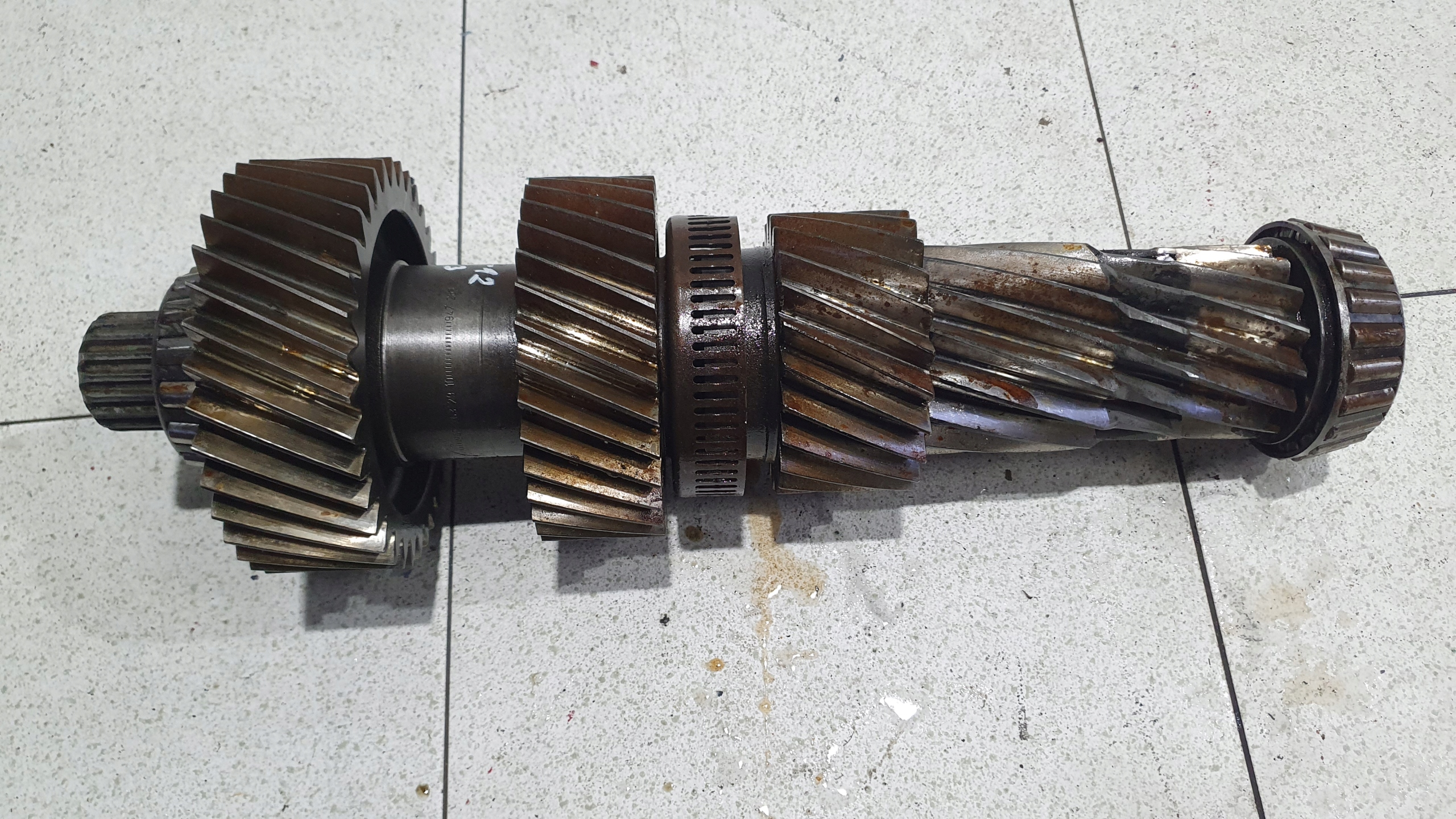 G211/12 - Різдвяна Ялинка Проміжний Ролик Коробка G211 / 12 Actros 3