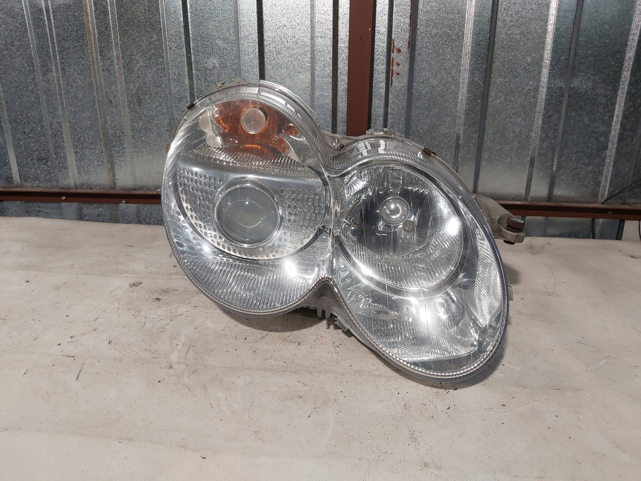 ФАРА ПРАВА ПЕРЕД MERCEDES СЛ R230 БІ-КСЕНОН A230