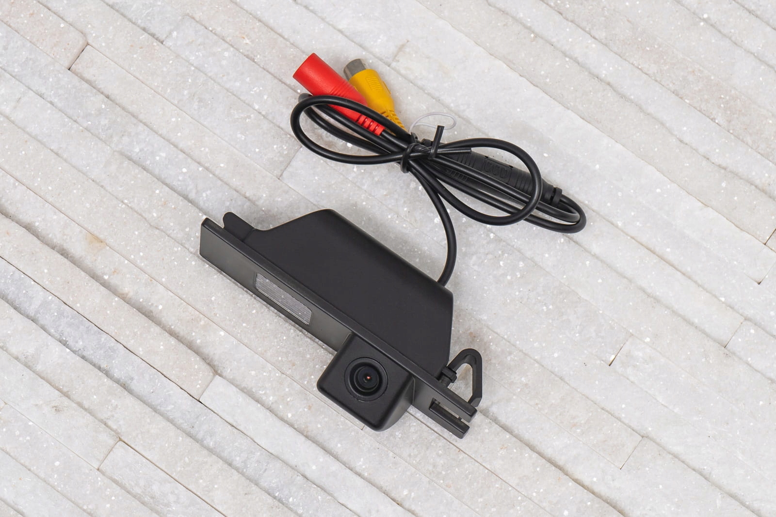 OPEL ASTRA J 2009-2015 KAMERA COFANIA Z LAMPĄ Napięcie zasilania kamery 12 V