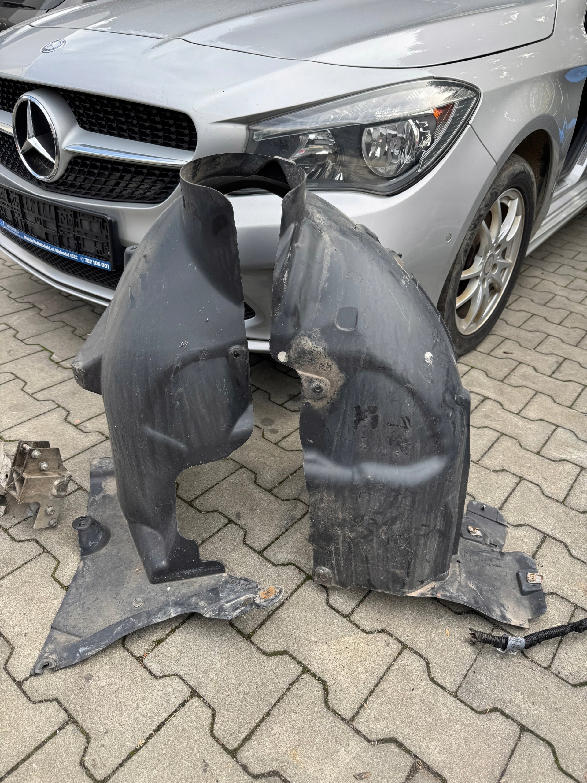 mudguard left front A2466900830 MERCEDES CLA W117