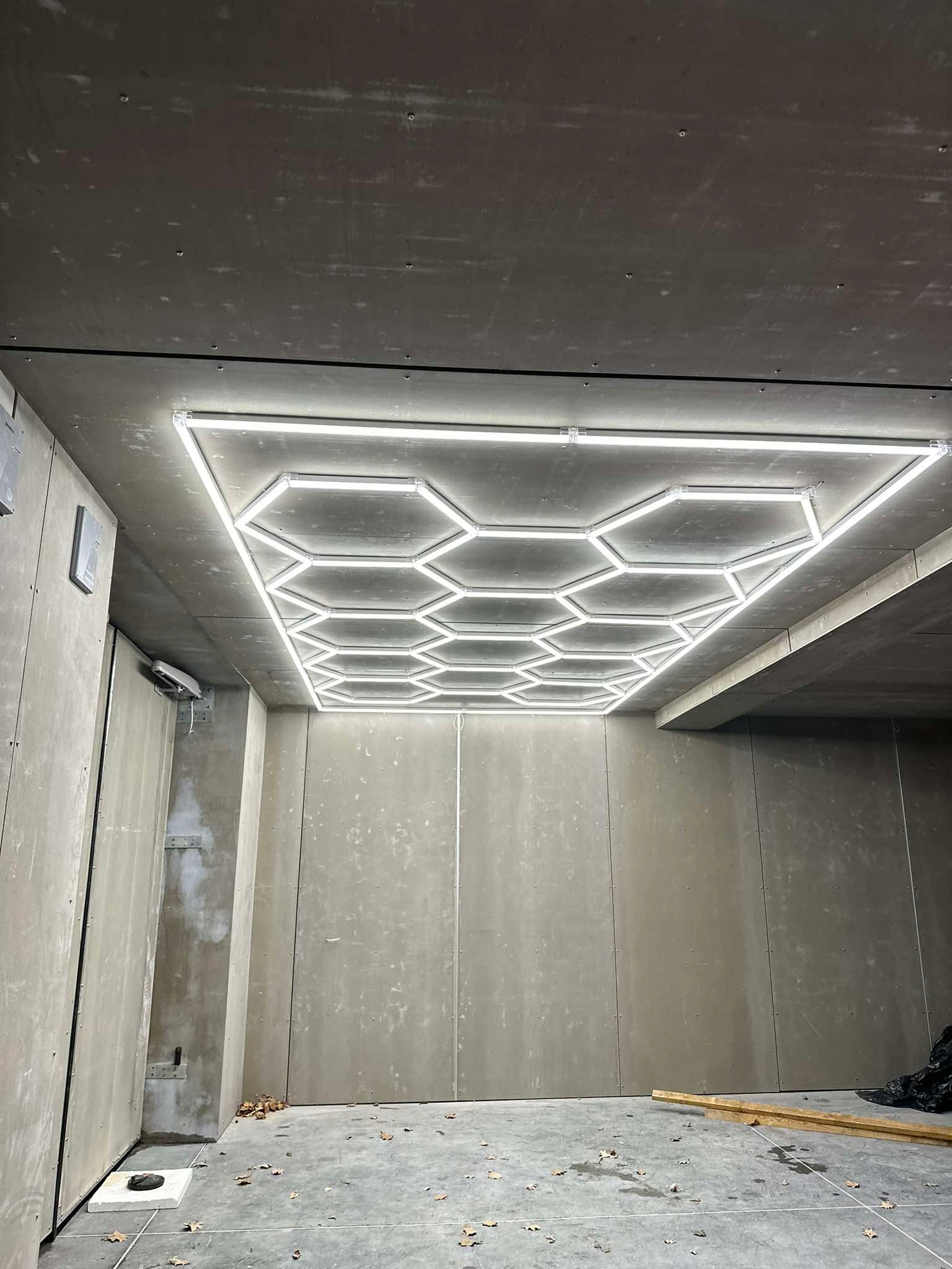Lampy Hexagon Led 490 x 244 cm Včelí Plást do garážového domu haly Barbera Hexa