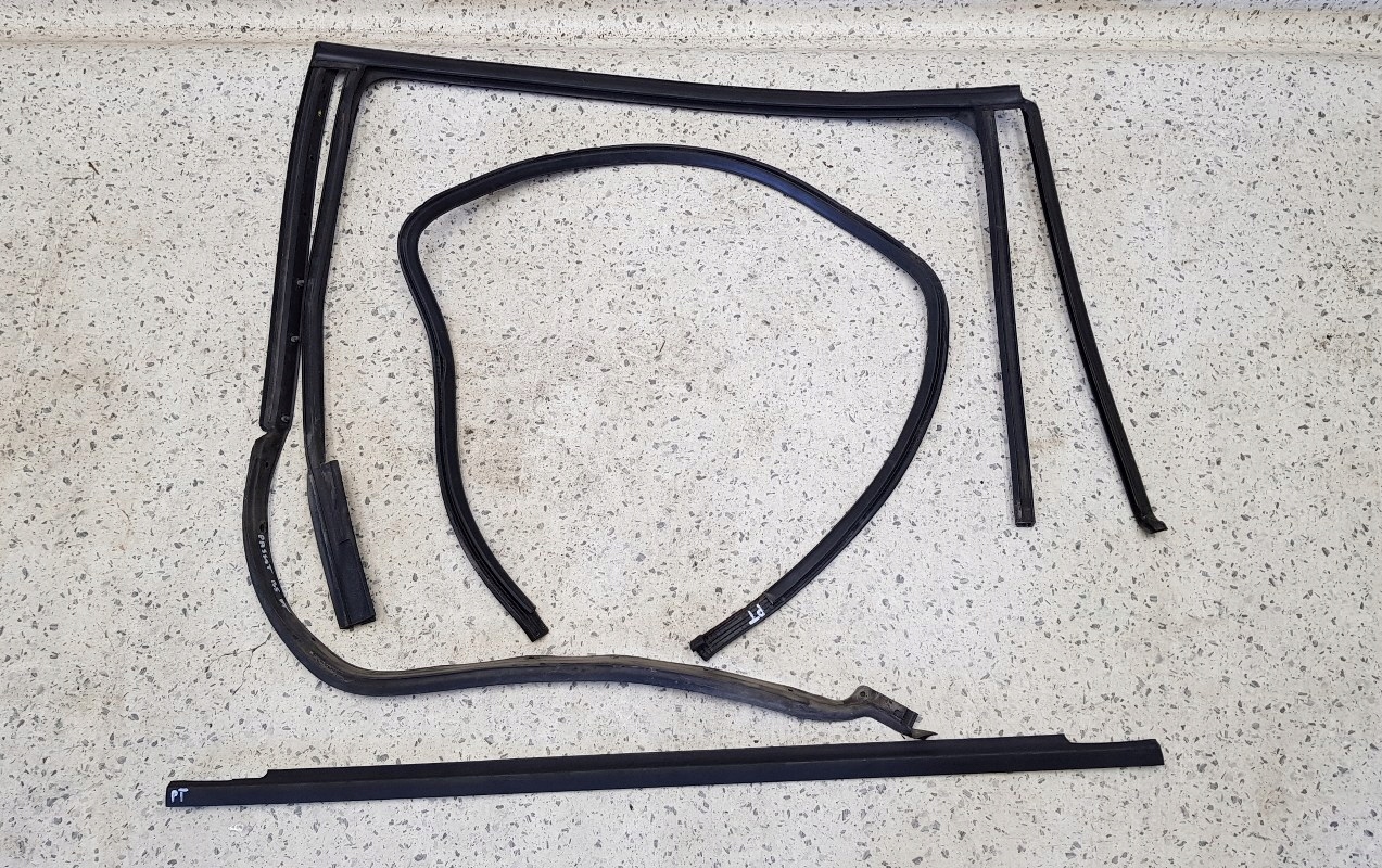 USZCZELKA DRZWI SZYBY PRAWY TYŁ KPL VW PASSAT B5