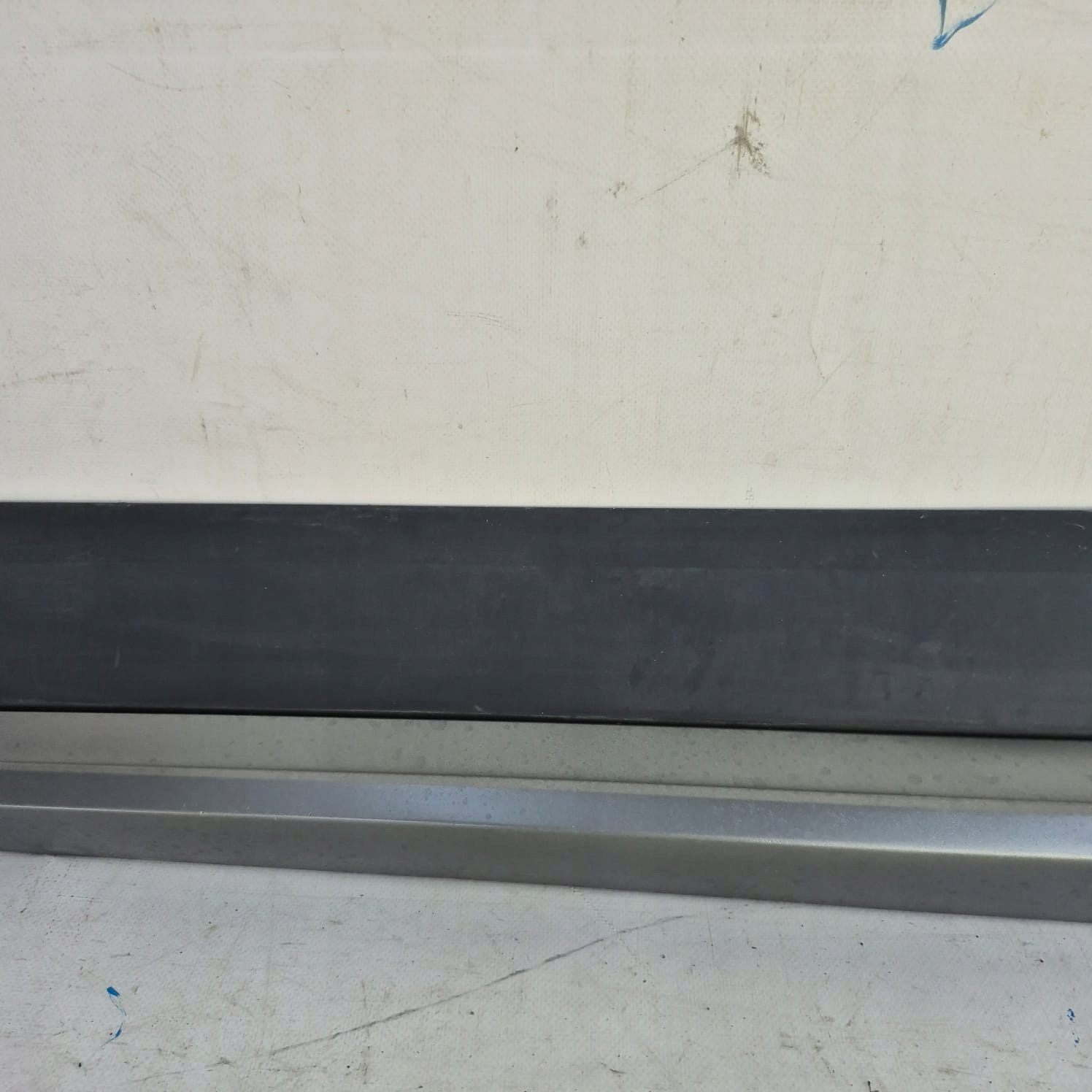 AUDI Q2 81A S-LINE moulding door left front front 81A853959