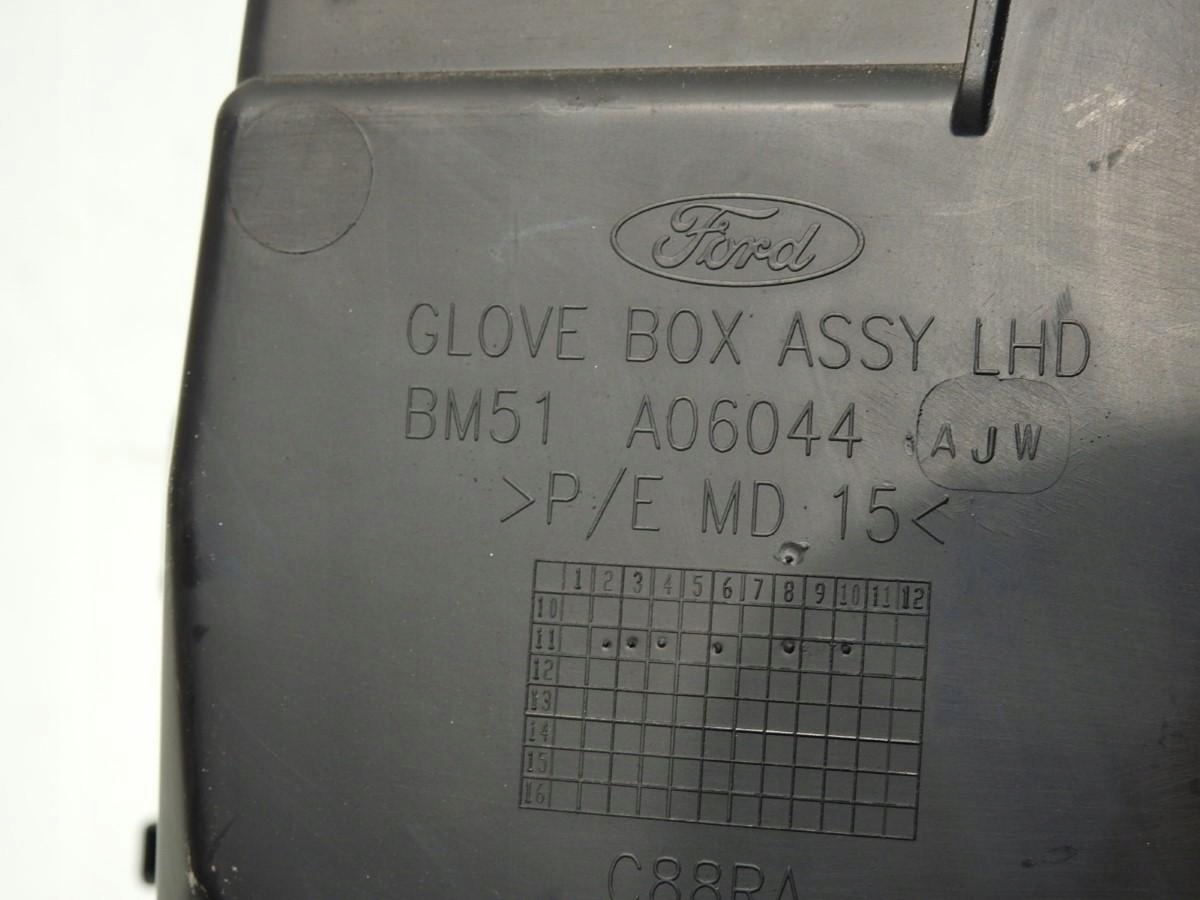 бардачок FORD Focus MK3 BM51A06044AJW