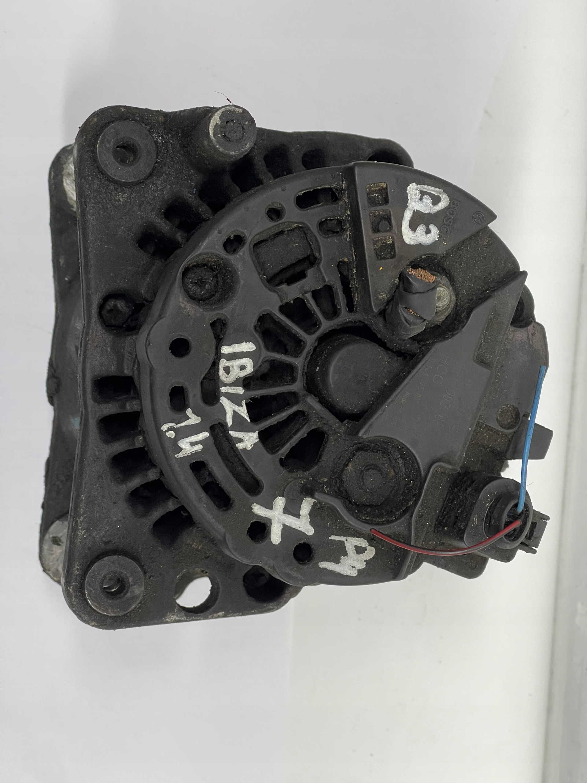 AUDI SKODA VW ALTERNATOR BOSCH 14V 70A 037903025L Producent części Bosch