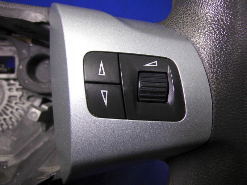 lenkrad MULTIFUNCKJA OPEL CORSA D 06-14 ROK