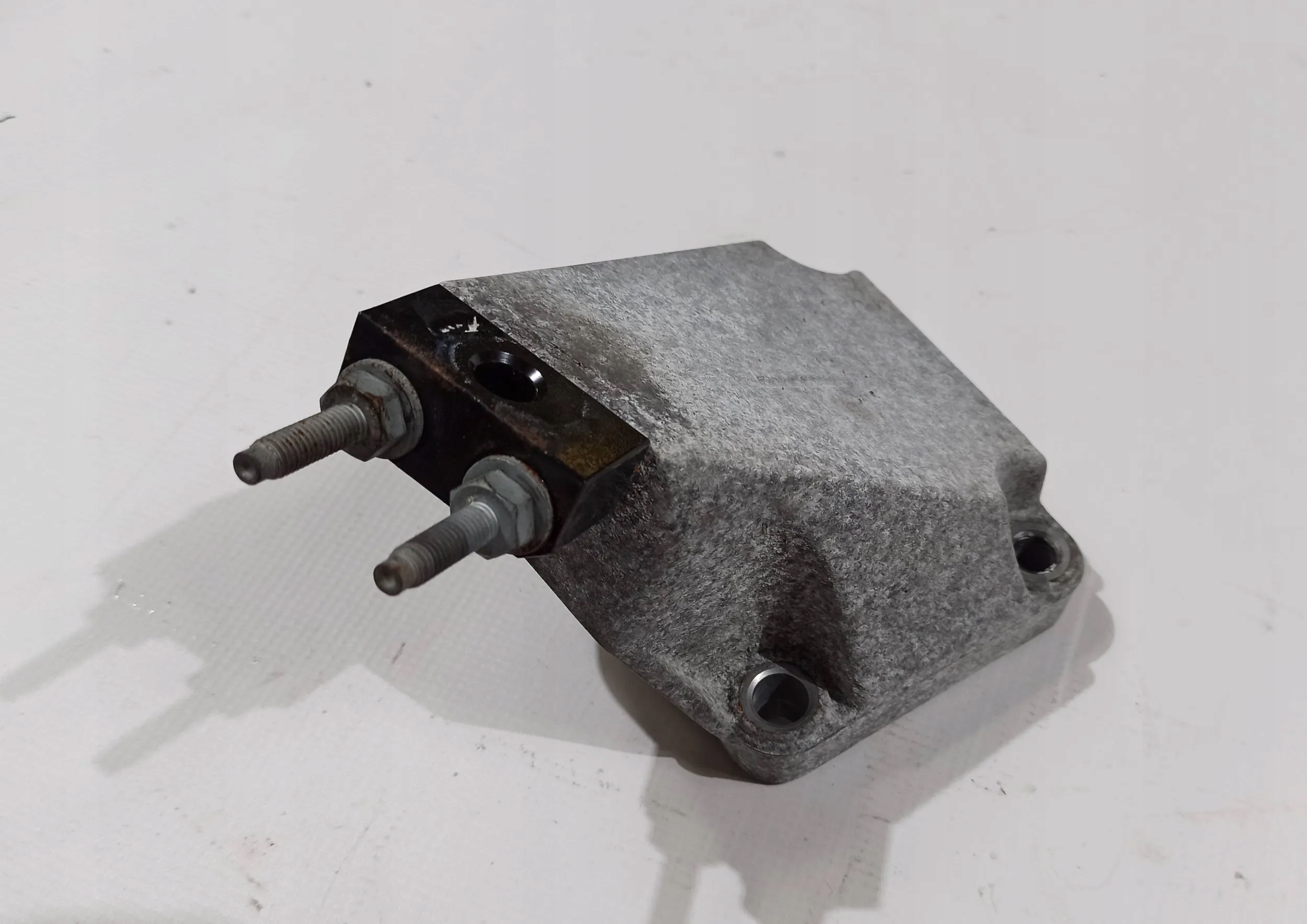 holder engine mount left Dodge Charger Challenger 6.4 SRT V8 2011-2023