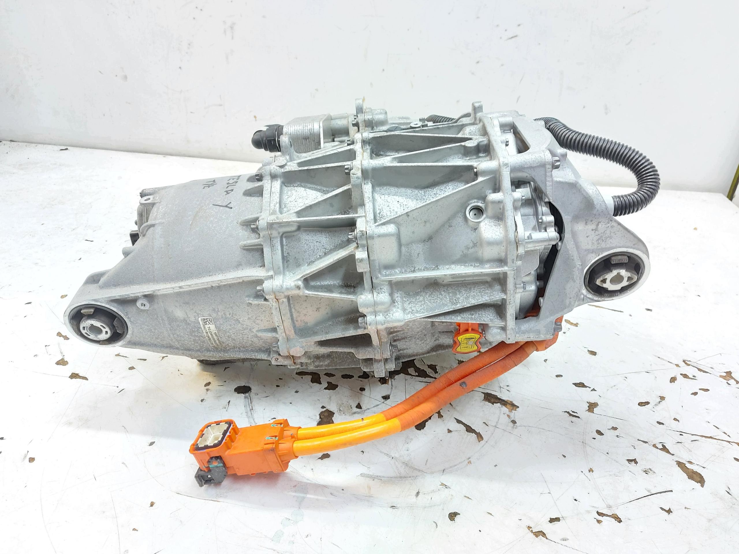 TESLA MODEL Y 2024r engine electrical rear part 1587780-00-C
