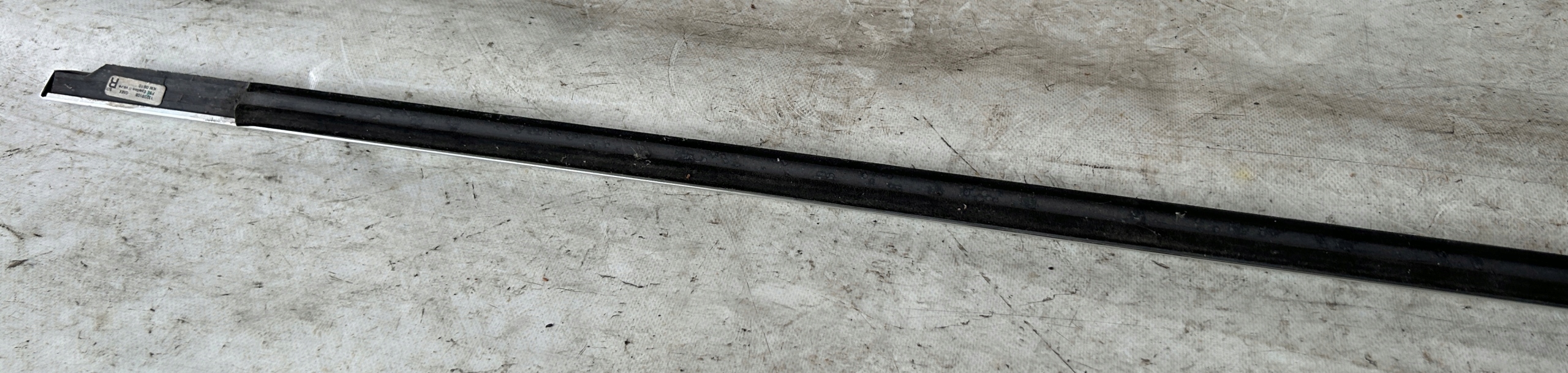 moulding dust right front INSIGNIA A 13228108