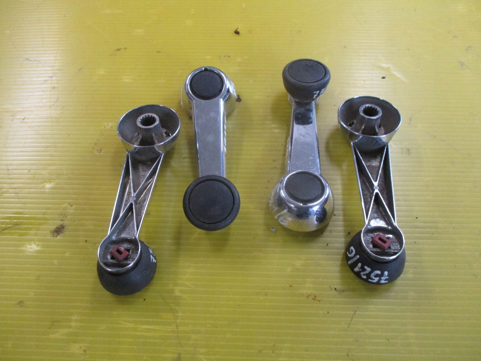 7521/6 KORBKA WEWNĘTRZNA PODNOŚNIKA SZYB GRENADA