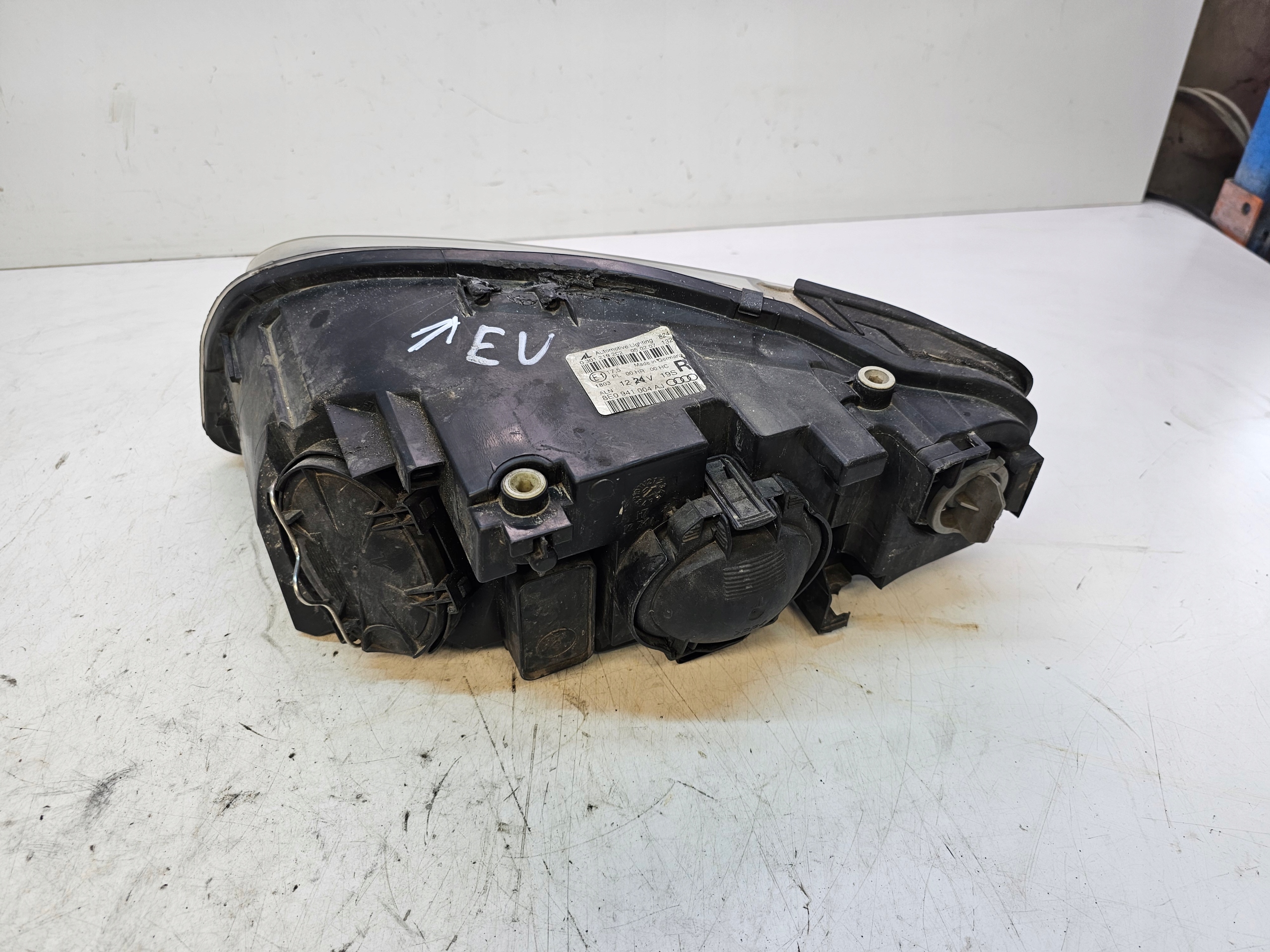 REFLEKTOR right AUDI A4 B7 8E0941004AJ EUROPA