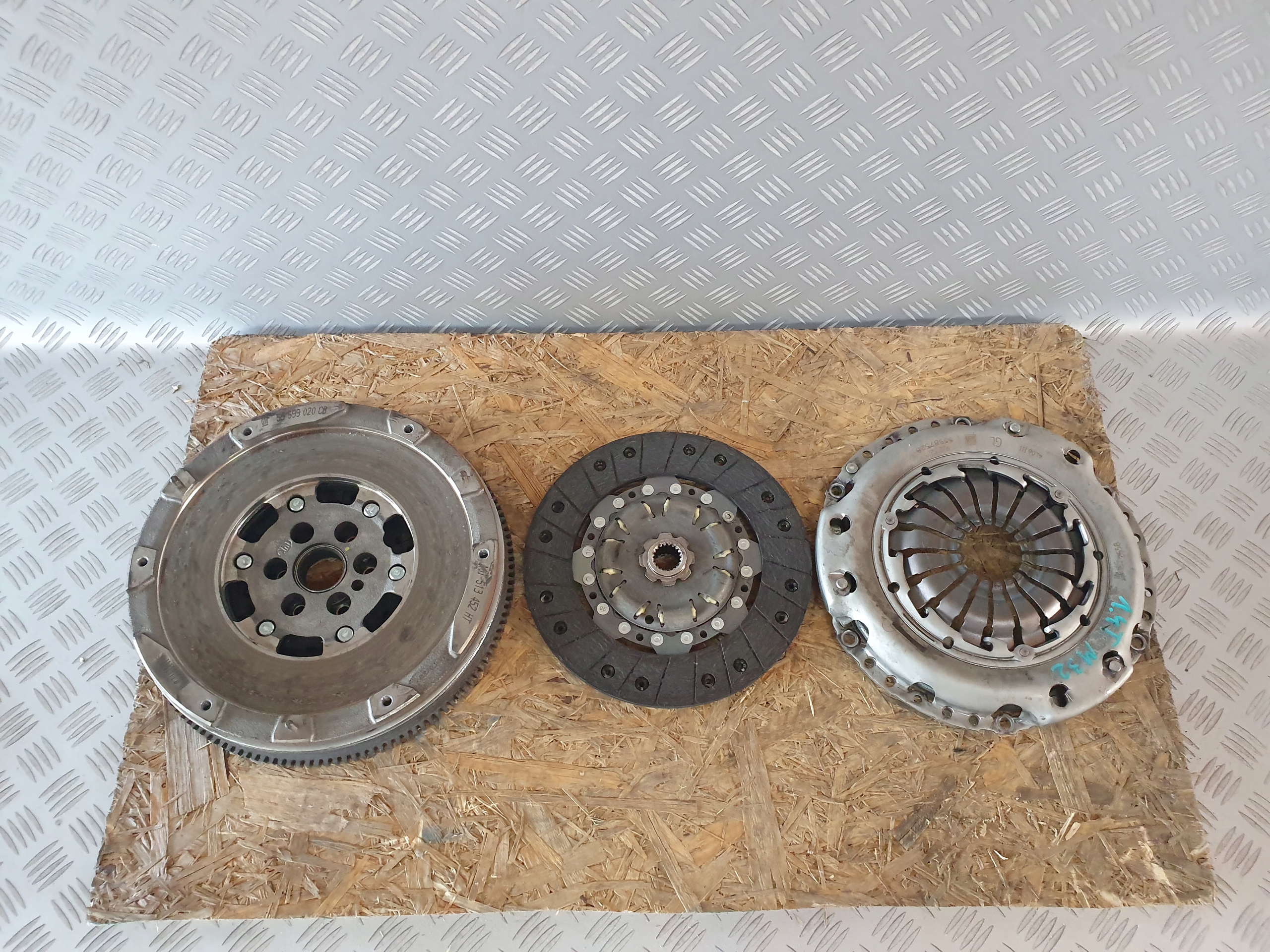 ДВУХМАССОВОЕ КОЛЕСО СЦЕПЛЕНИЯ OPEL MERIVA B 1.4 TURBO