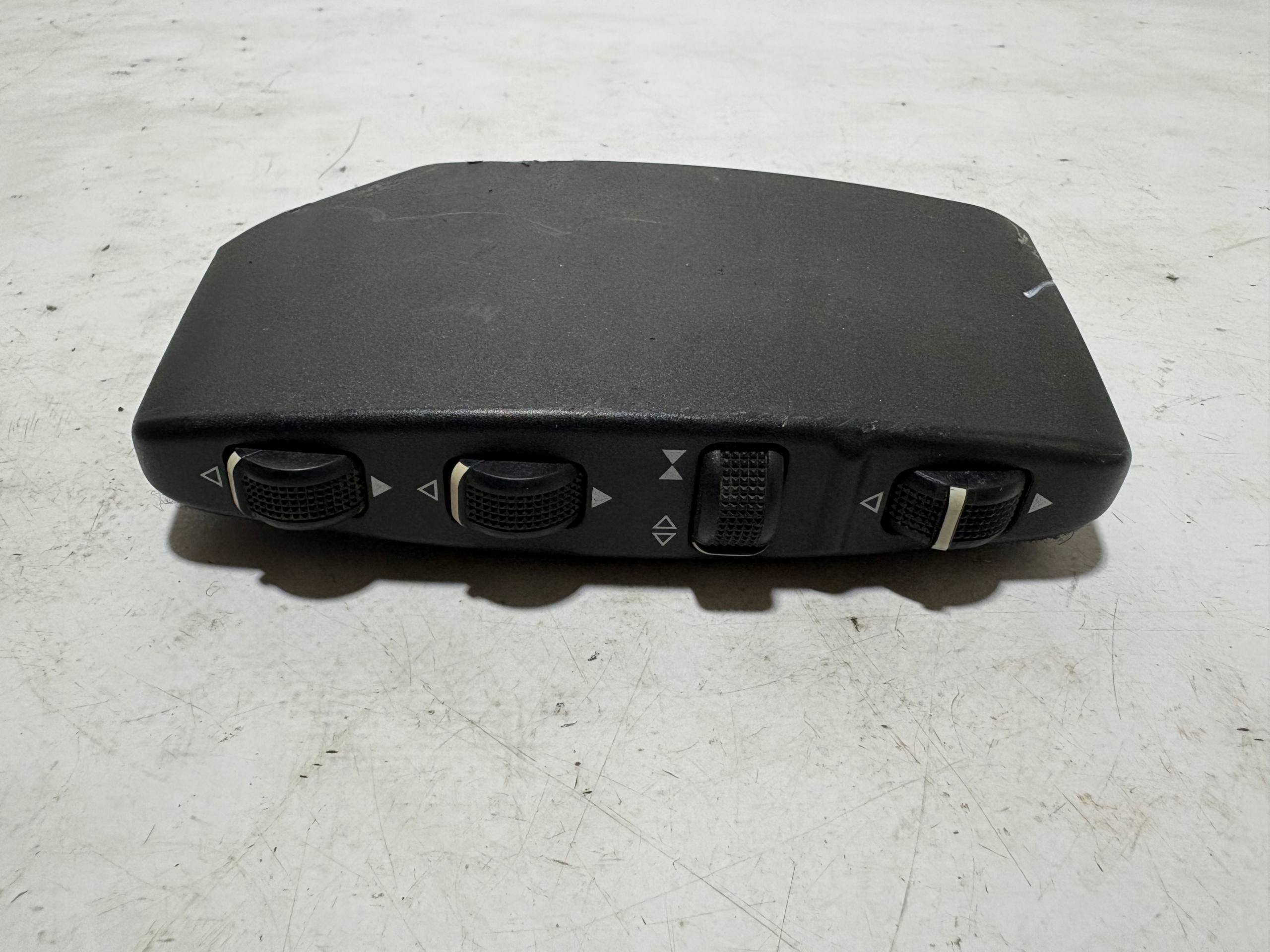 PANEL POMPOWANIA SITZ rechts MERCEDES W212 W207 W204
