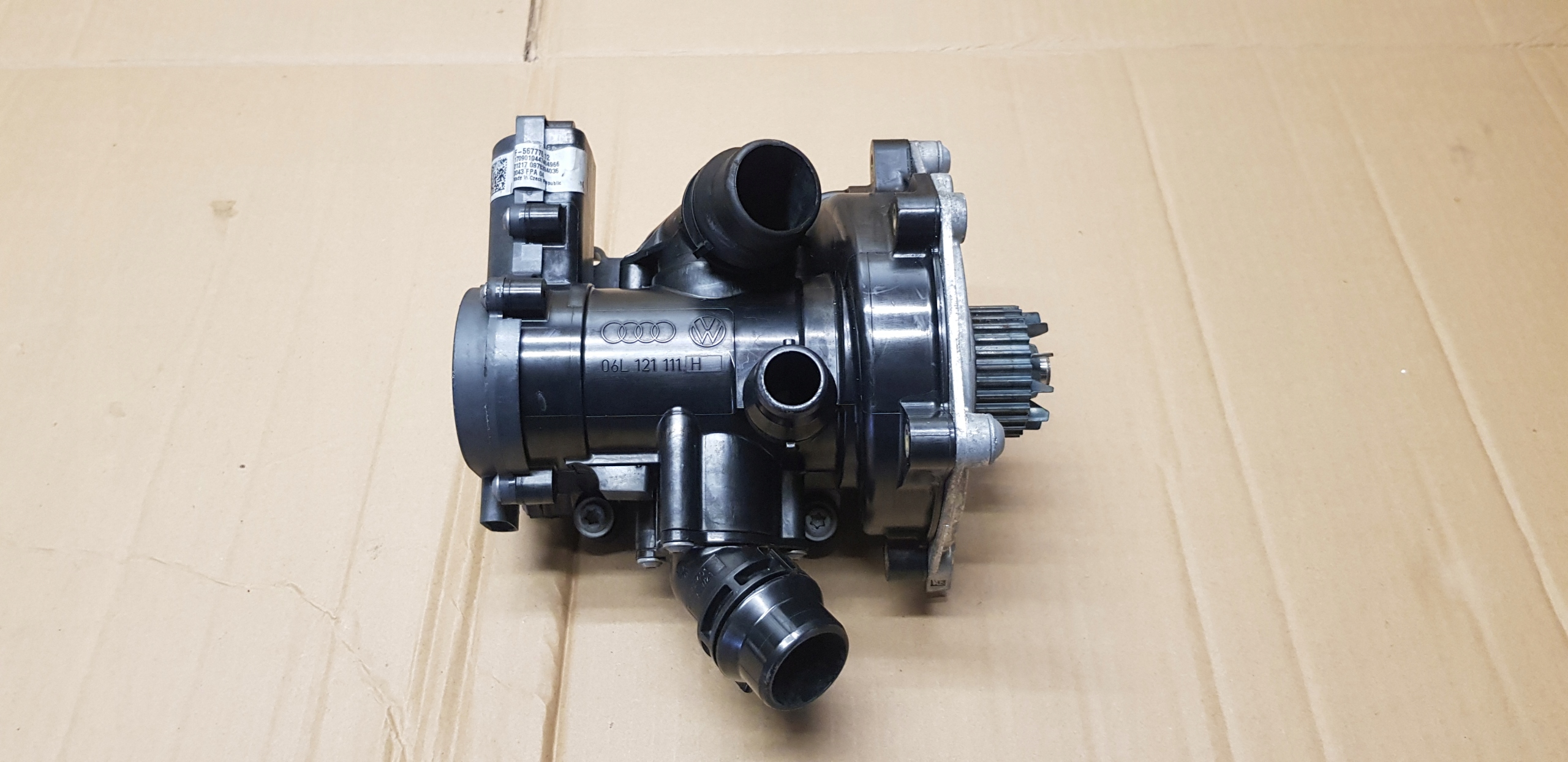 VW AUDI TERMOSTAT 06L121111G