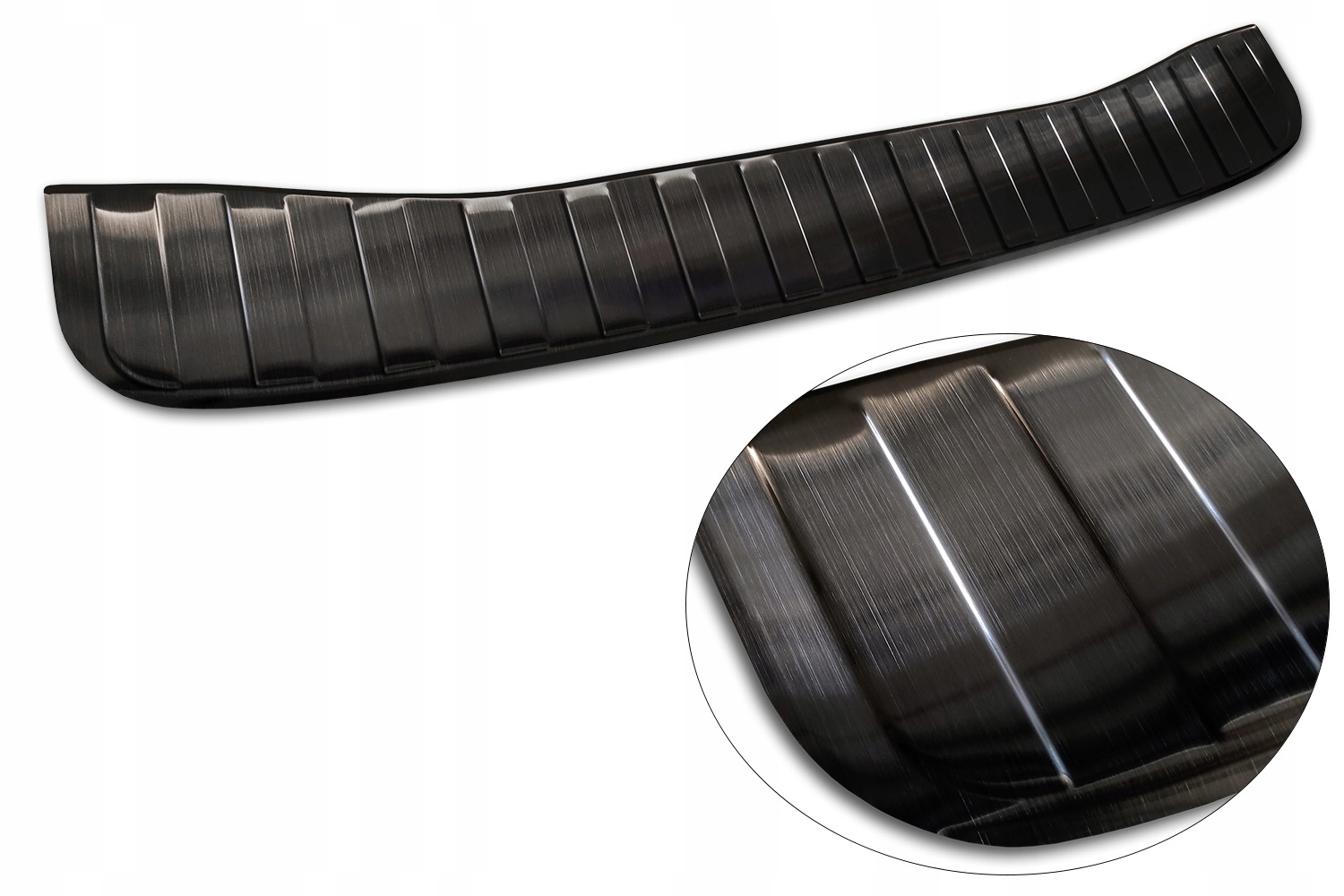 2/45283 - НАКЛАДКА НА БАМПЕР TOYOTA COROLLA XII 5D 2018-