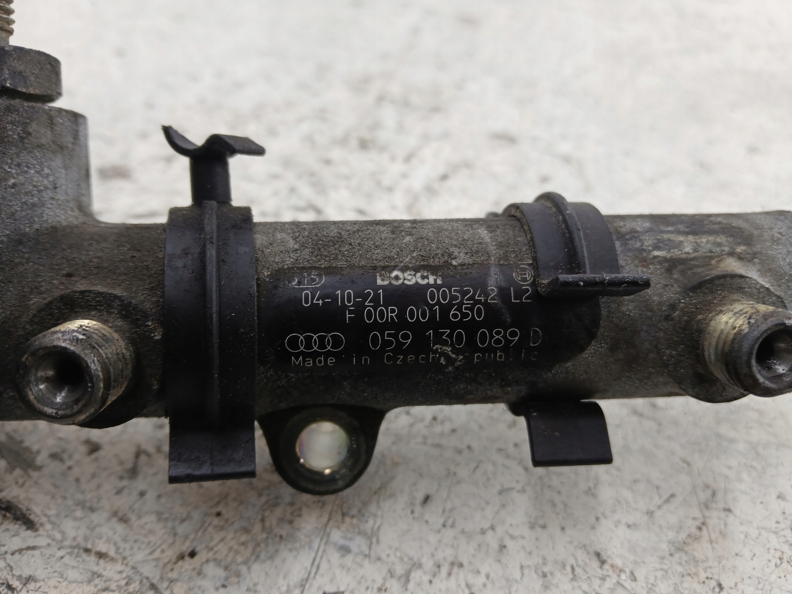 AUDI A4 B7 A6 C6 Q7 4L 3.0 TDI injection ramp 059130089D