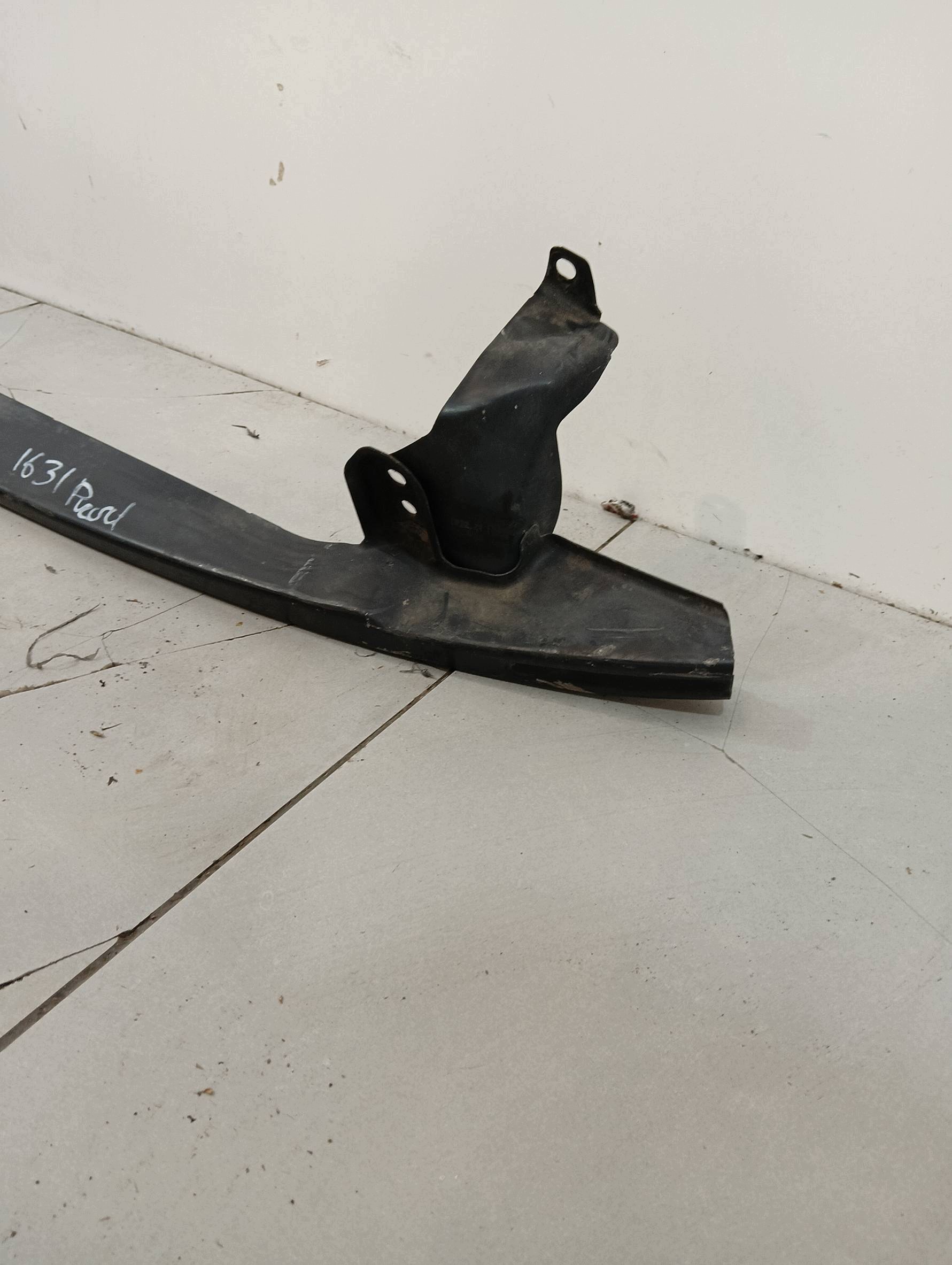 pillar of a bumper sider front VW Volkswagen Golf V (2004-2009)