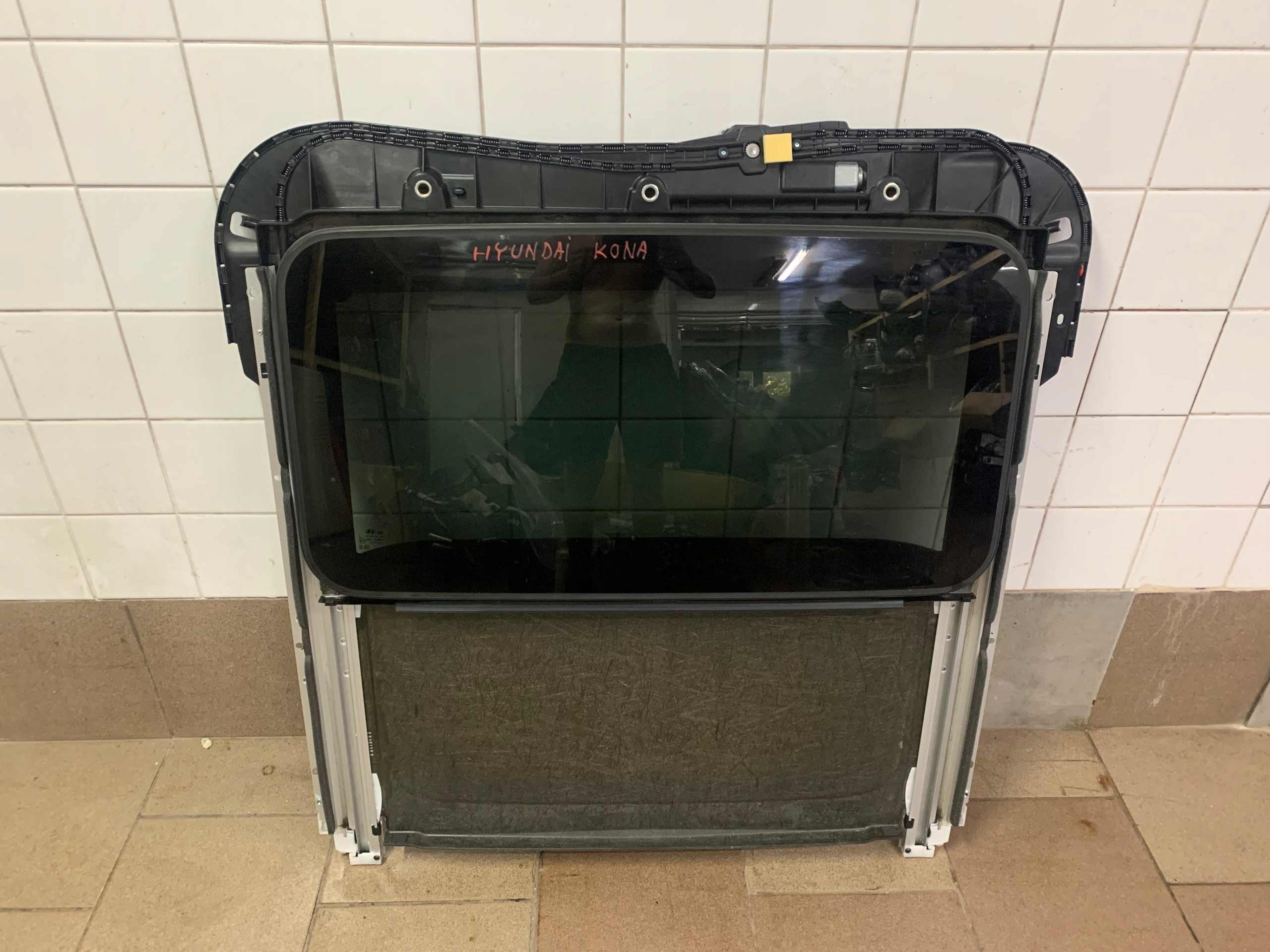 HYUNDAI KONA ЛЮК НА ДАХУ