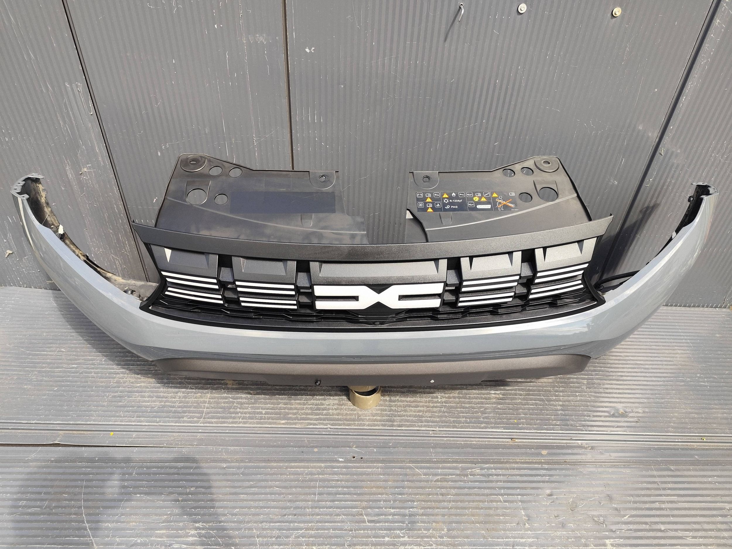 DACIA DUSTER II LIFT front bumper KAMERA 2xPDC complete DEMONTAZ