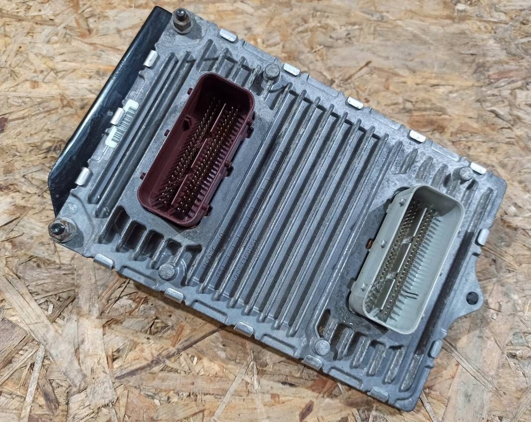 control unit computer of the engine ECU Dodge Charger Challenger 5.7 HEMI v8 2015