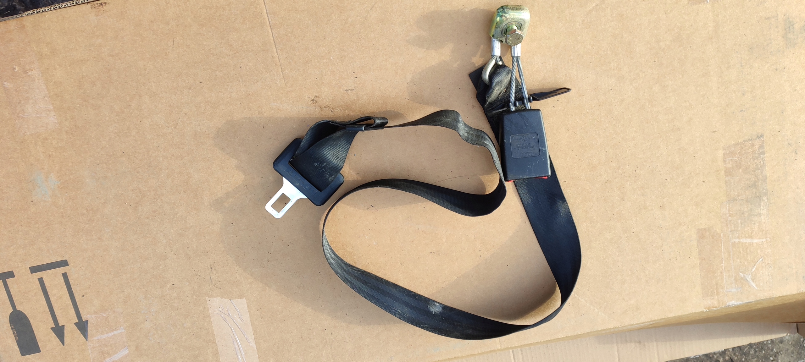 rear panel central AUDI A4 B6 sedan 8E0857713
