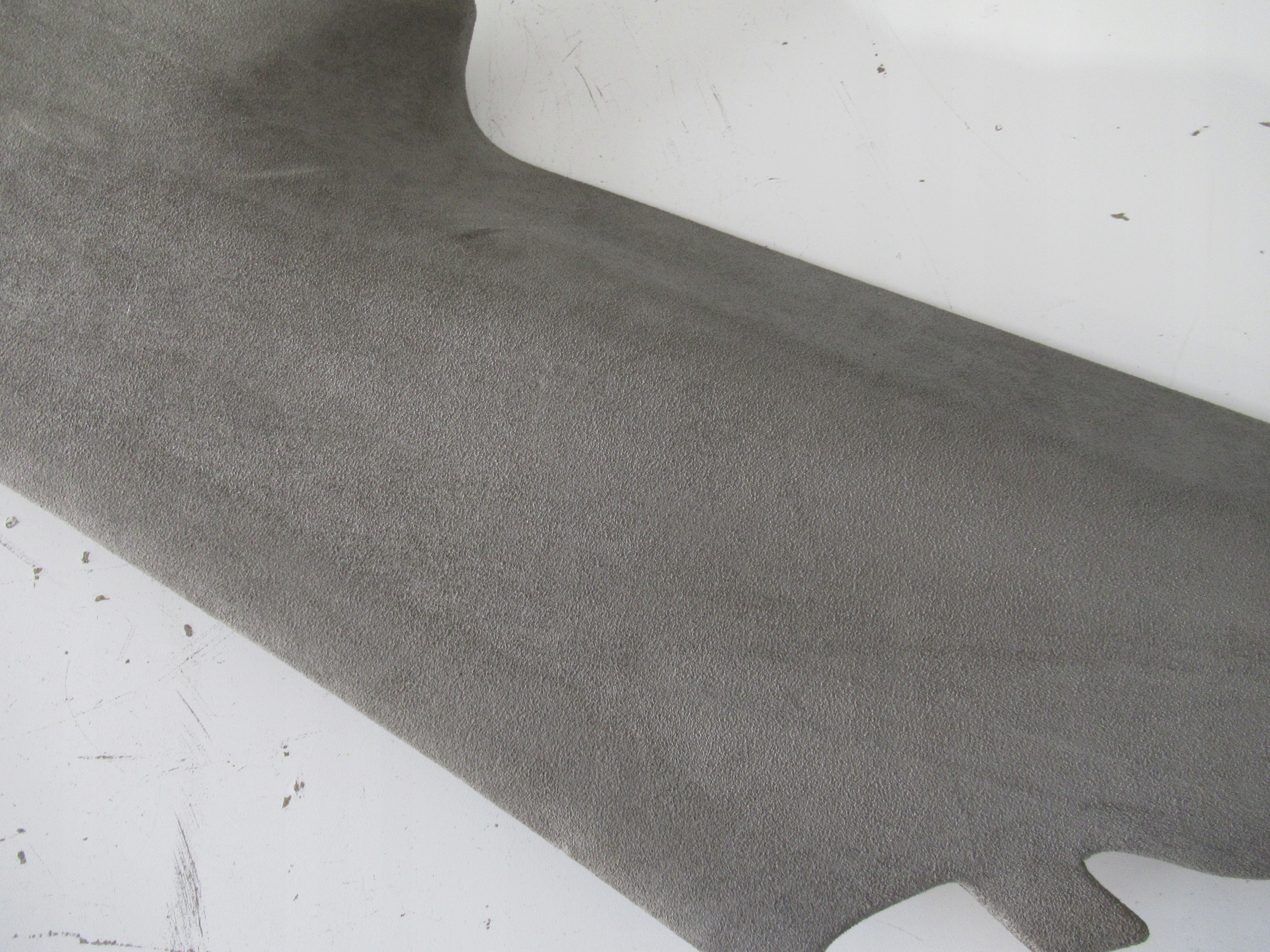 AUDI A8 D3 side SLUPKA right rear part 4E0868290