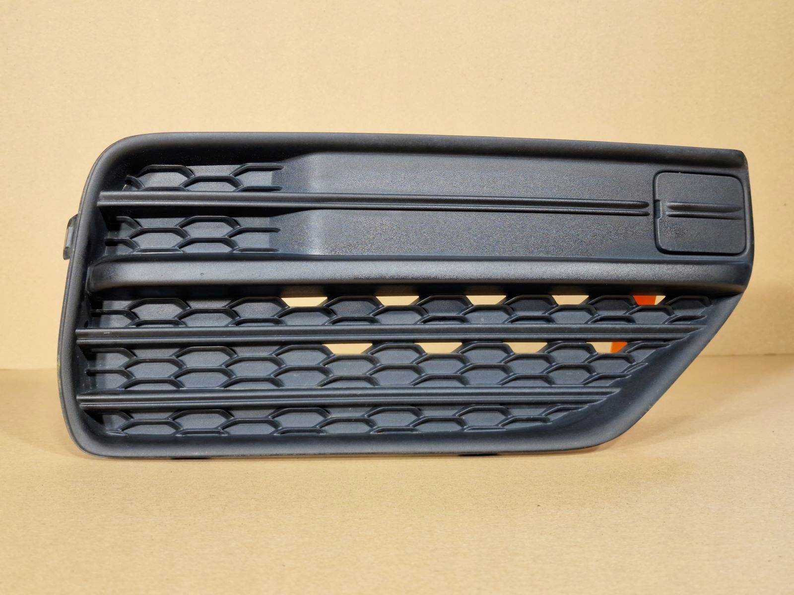 grid of a bumper right front VOLVO XC90 2015