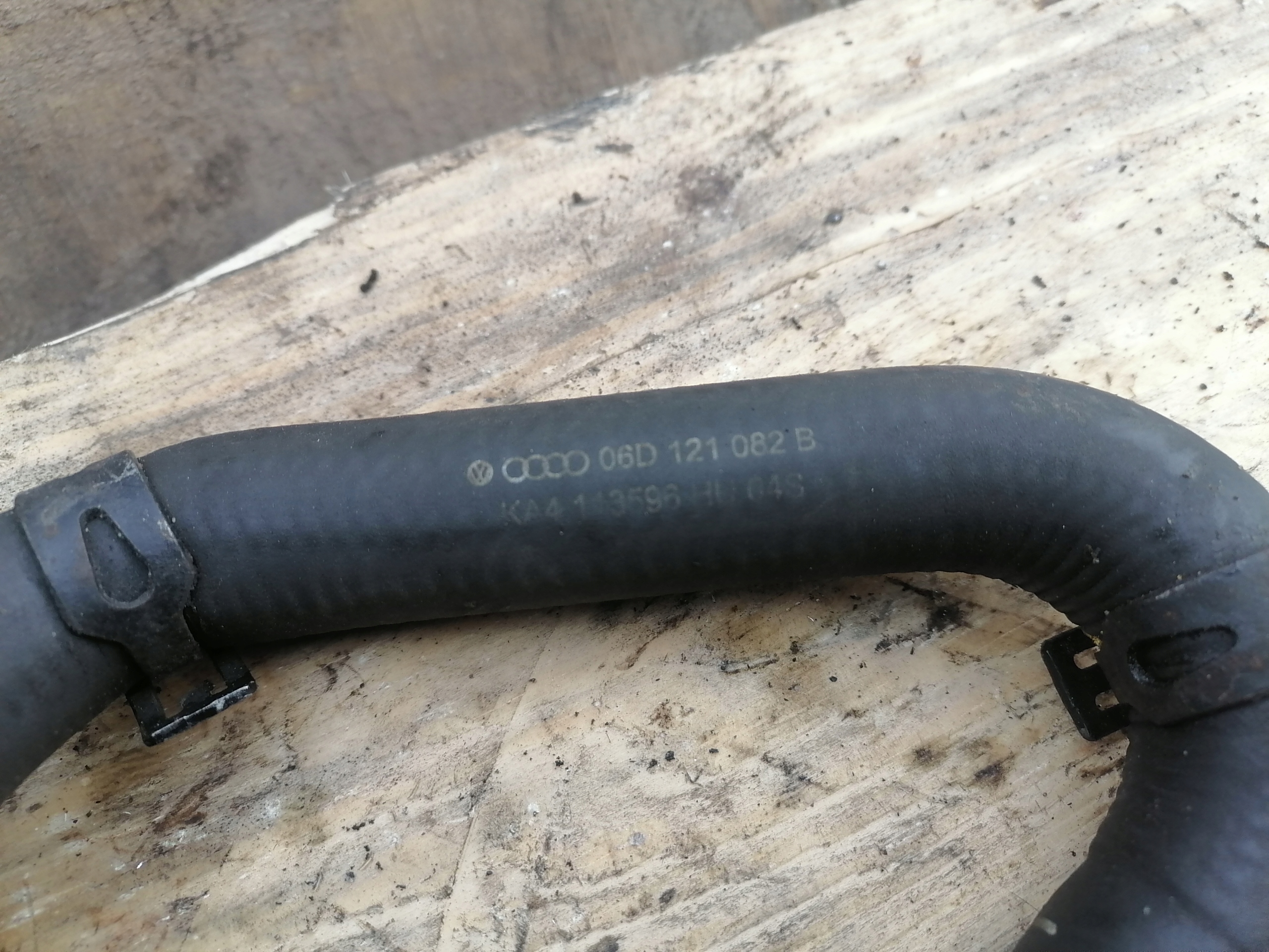 cijev vode AUDI A4 SEAT EXEO 2.0 TFSI 06D121082B