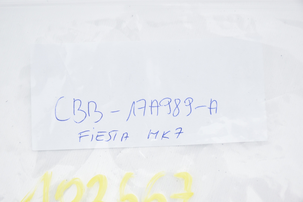 ZASLEPKA HAKA ZDERZAKA PRZOD FORD FIESTA MK7 Installation side Front