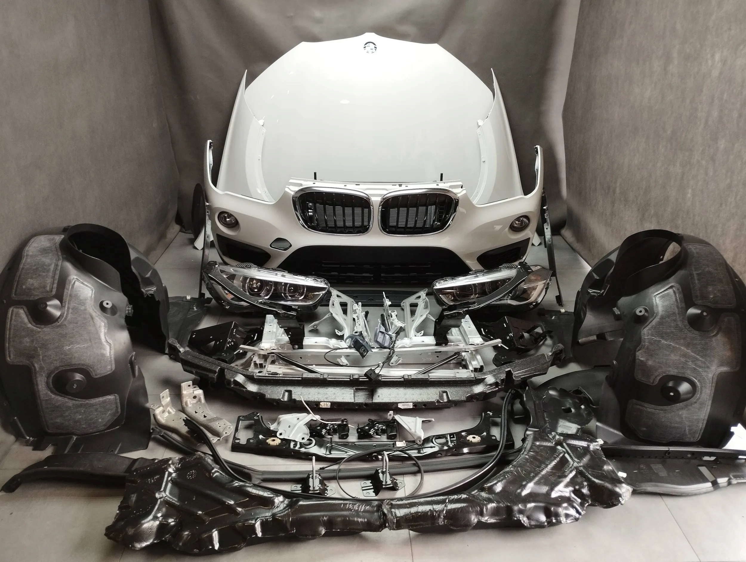 BMW X1 F48 MASKA ZDERZAK LAMPY PAS BŁOTNIKI A300