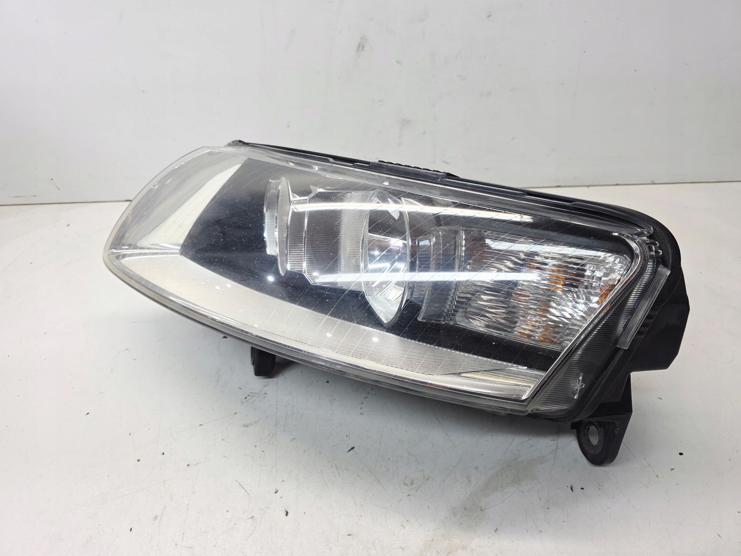 REFLEKTOR light left front AUDI A6 C6 LIFT 4F0941003BK UK