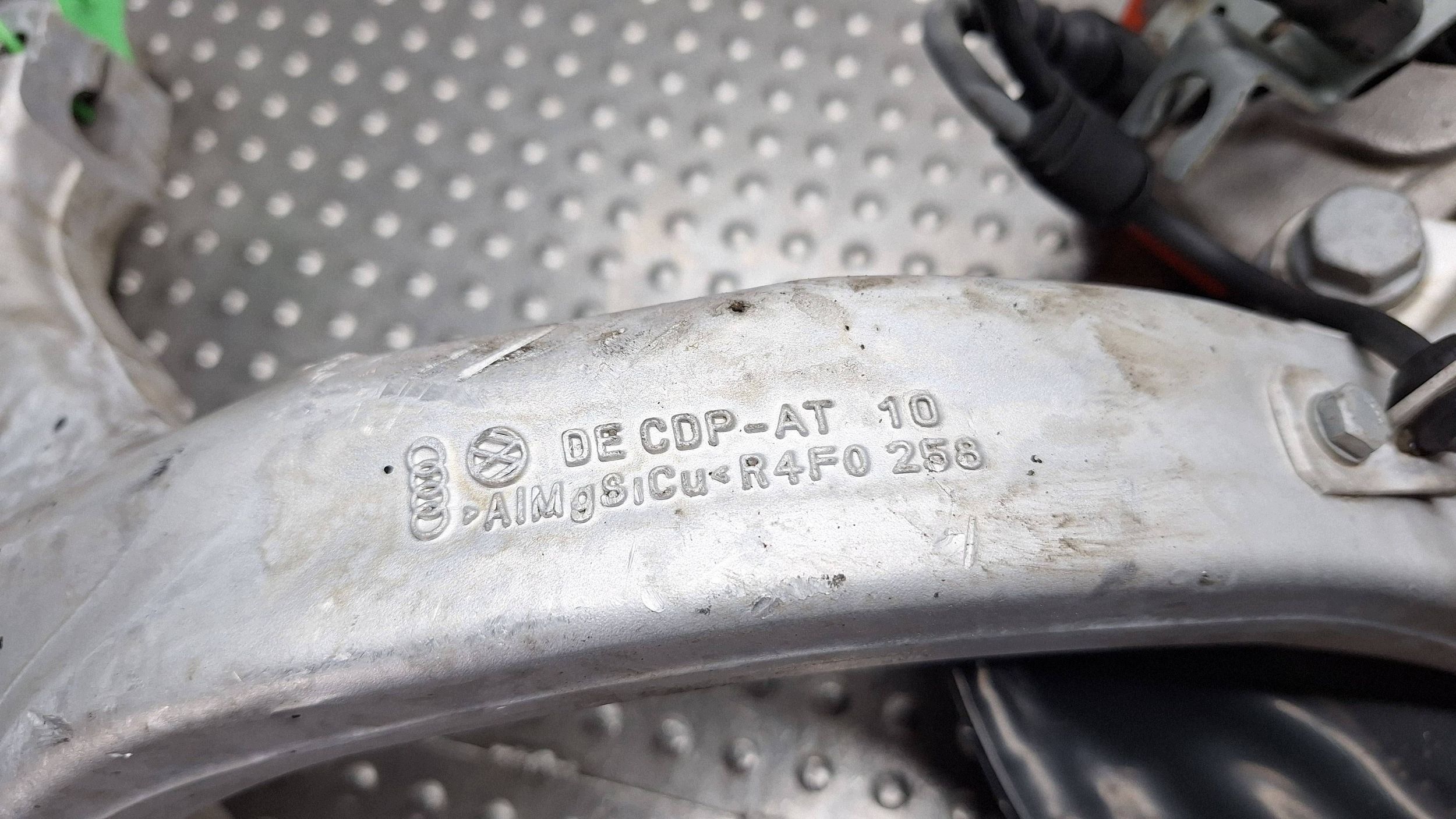 otoč ramene pravý předek 4F0407242F AUDI A6 C6 LIFT 2.0 TDI