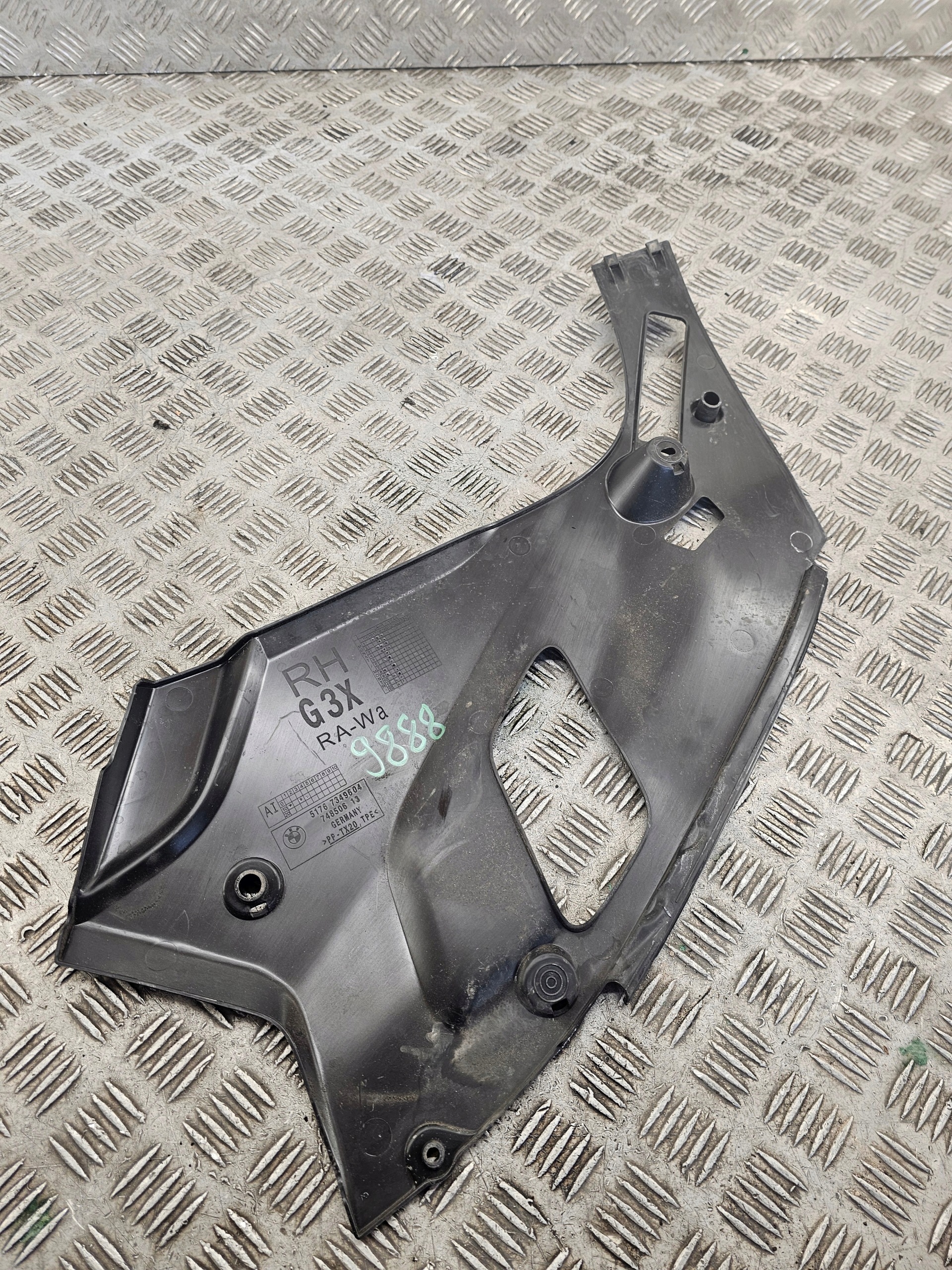 BMW 5 G30 cover lights right 7349604