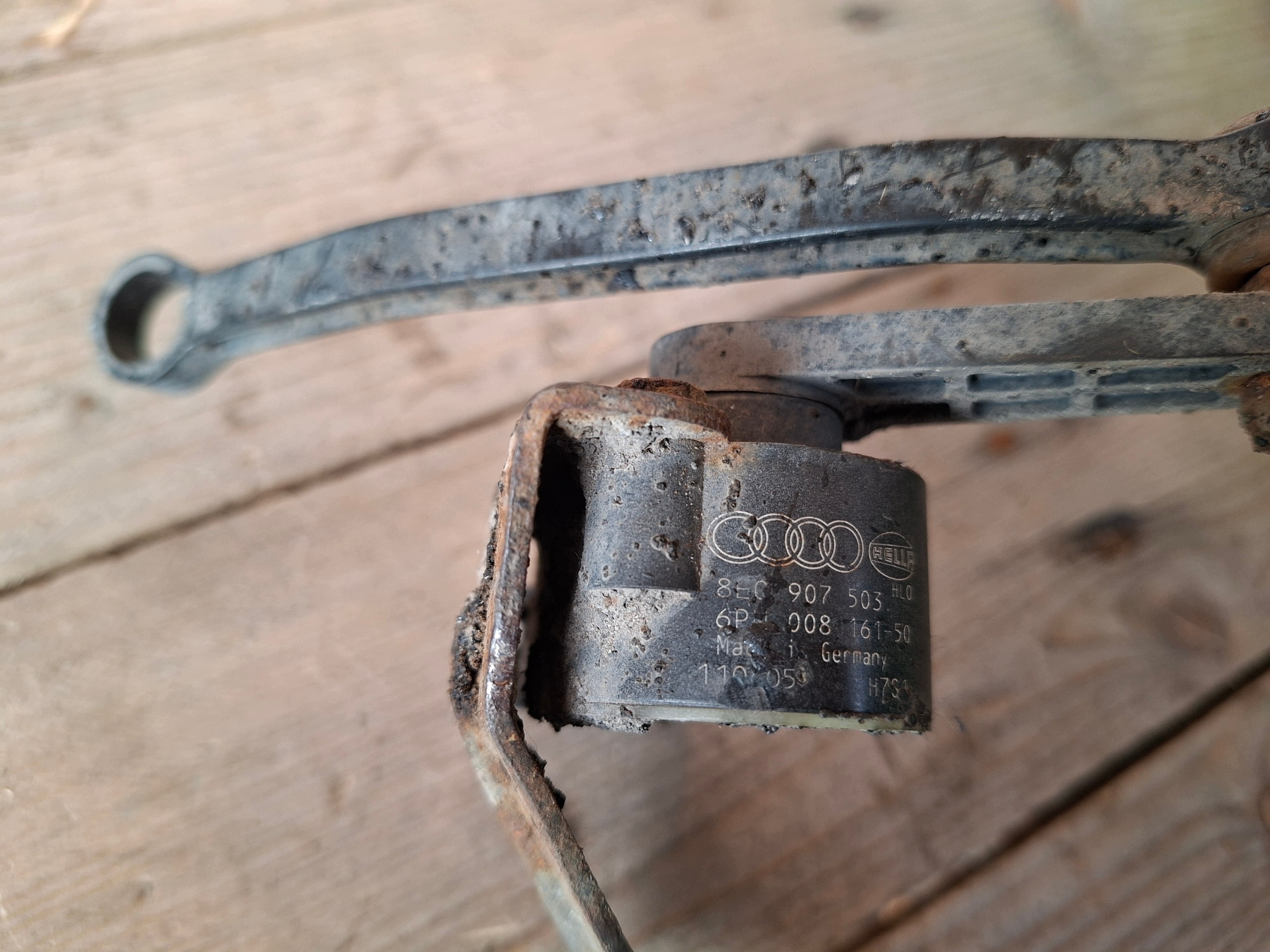 A4 B7 B6 sensor POZIOMOWANIA XENON front 8E0907503