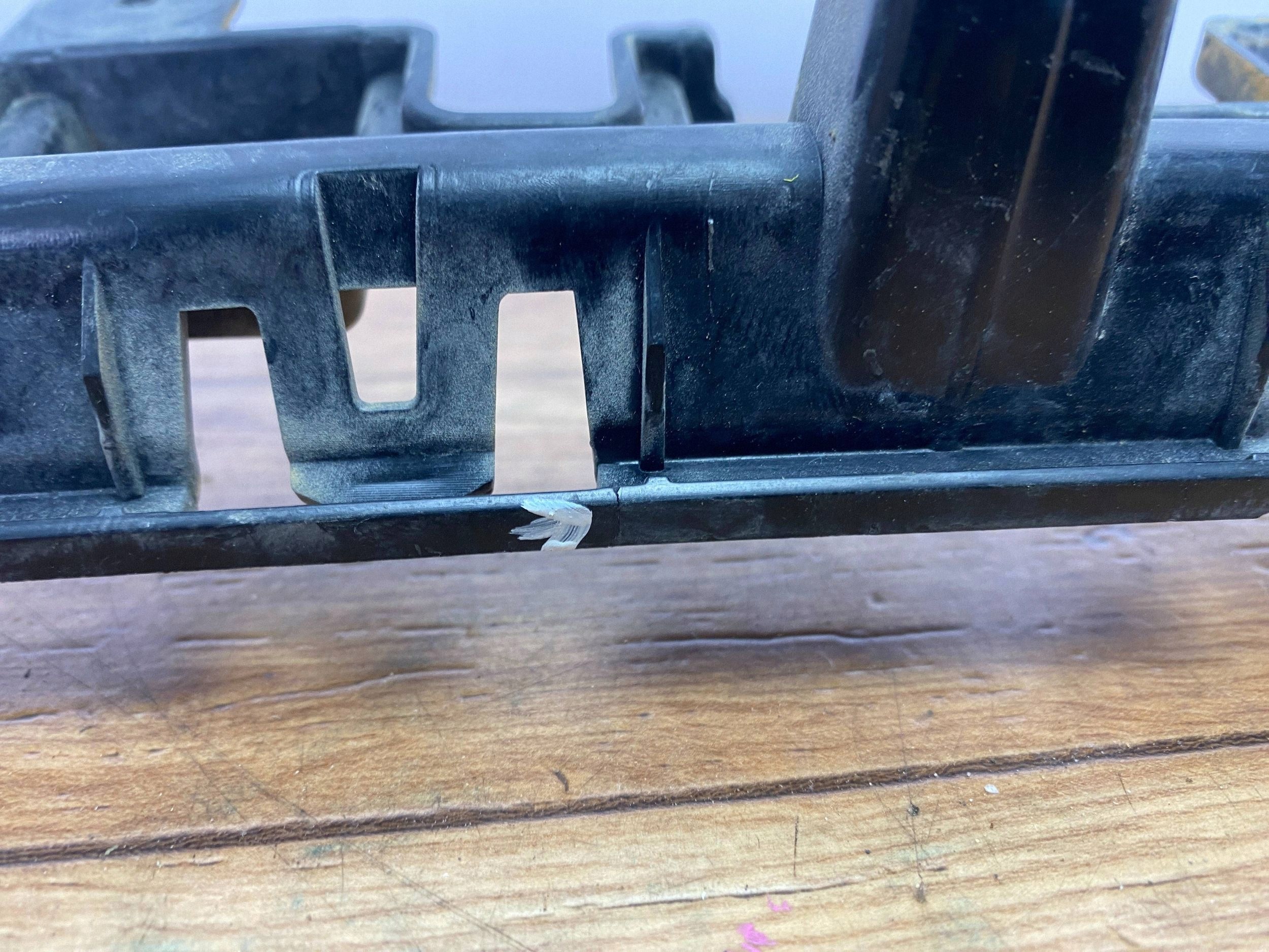 bumper bracket of the rear left Ford Mustang VI 2015+