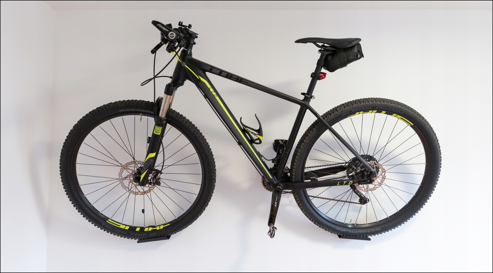 WIESZAK SCIENNY NA ROWER UCHWYT HAK ROWEROWY ZA PEDAŁ POLSKI PRODUCENT Kolor dominujący czarny