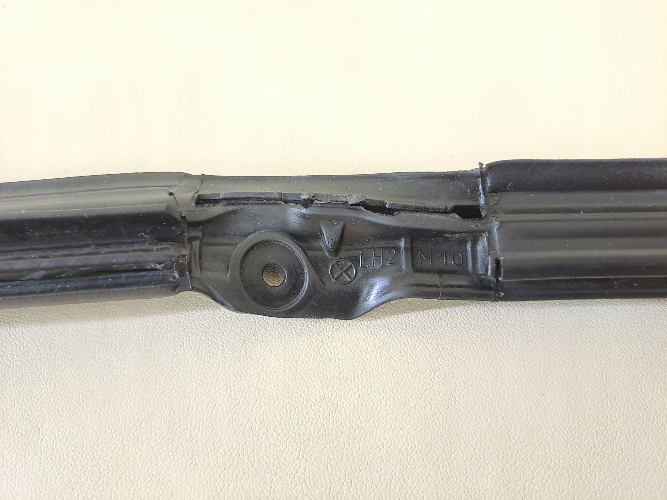 PEUGEOT RIFTER 20r USZCZELKA DACHU RYNNY LEWA Typ samochodu Samochody osobowe