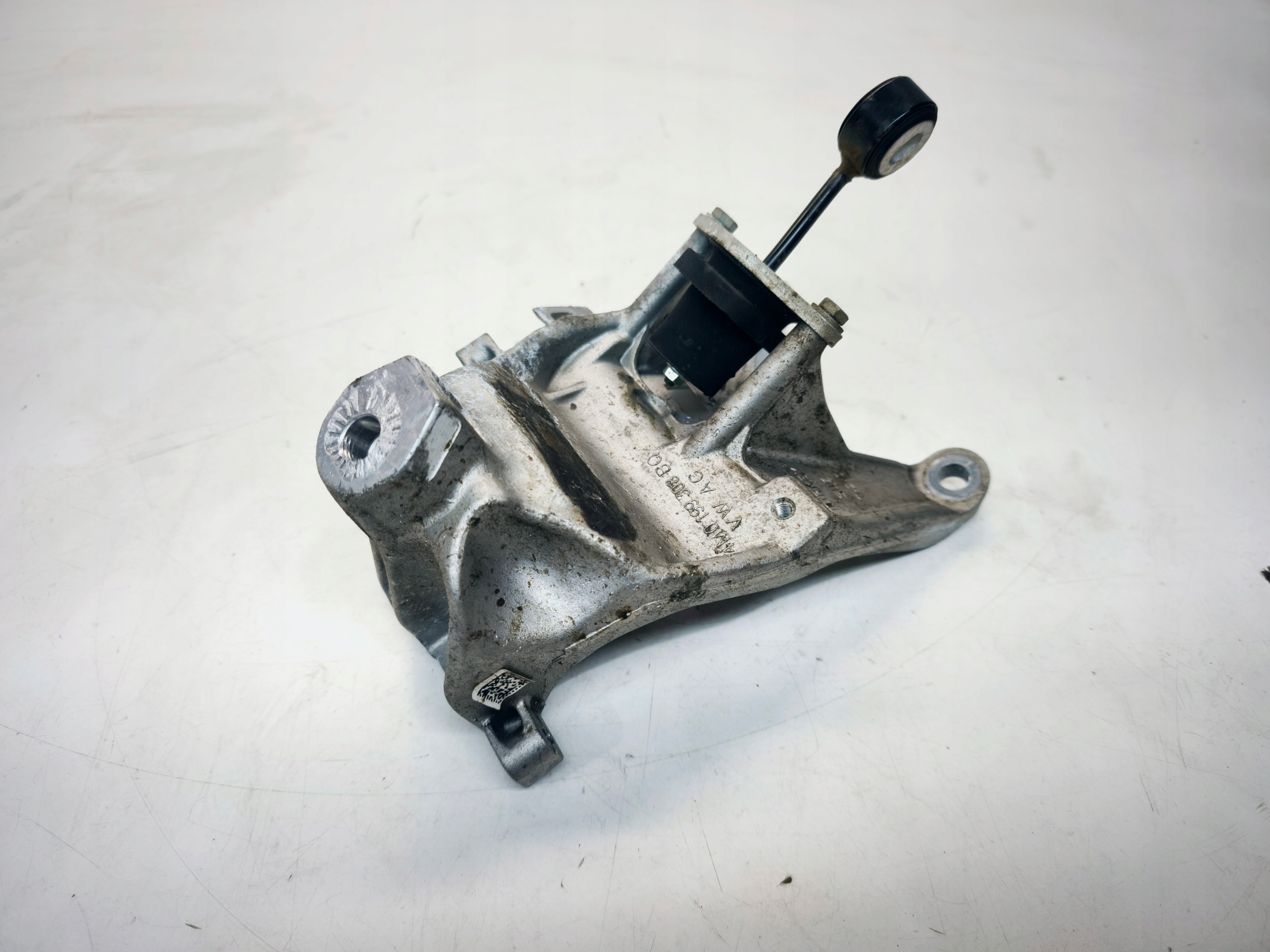 holder engine mount right AUDI A4 B9 A5 8W 2.0 TDI 4M0199308BQ