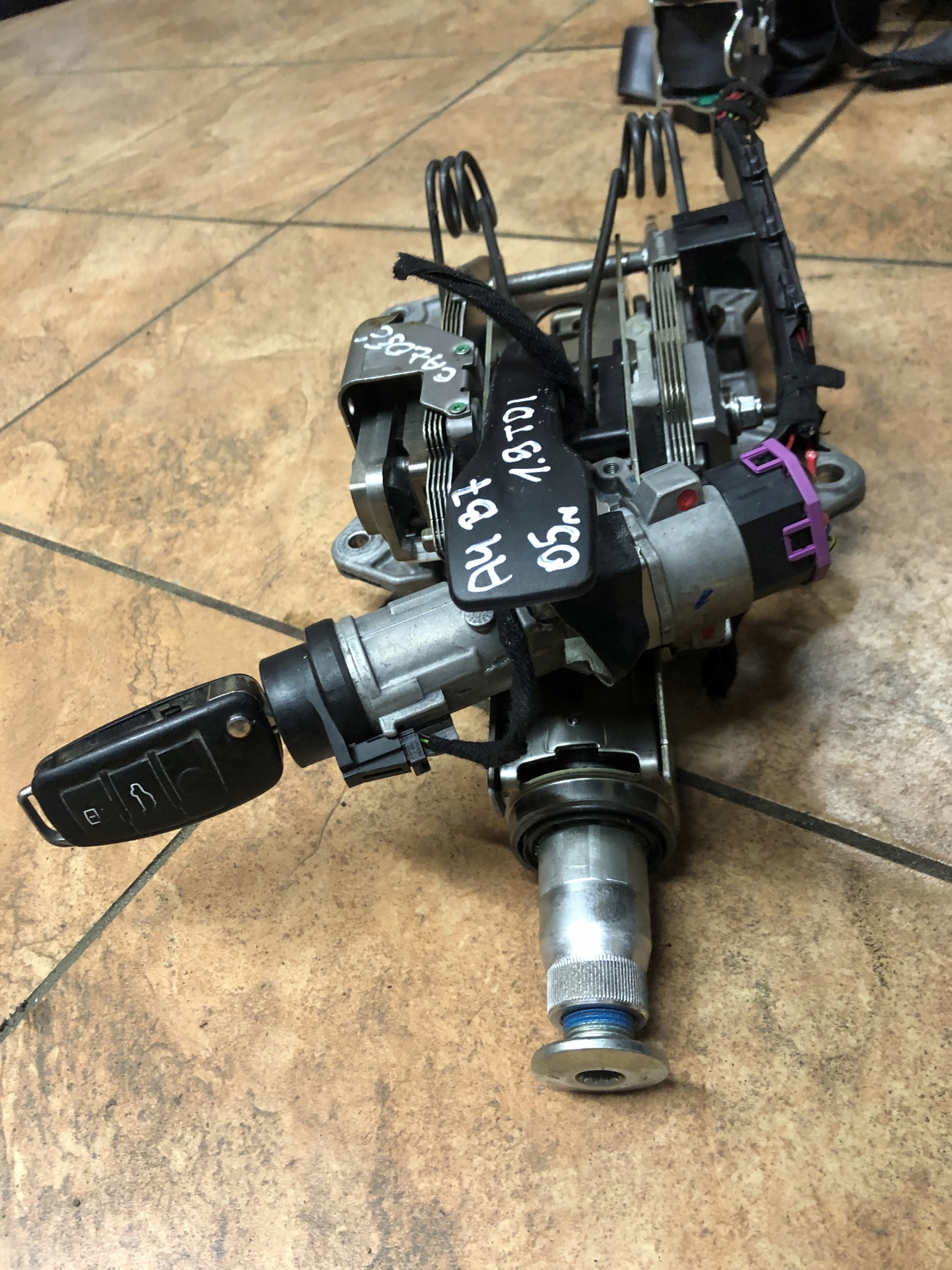 KOLUMNA KIER. AUDI A4 B7 KOMBI 1.9TDI . stacyjka Numer katalogowy części oem