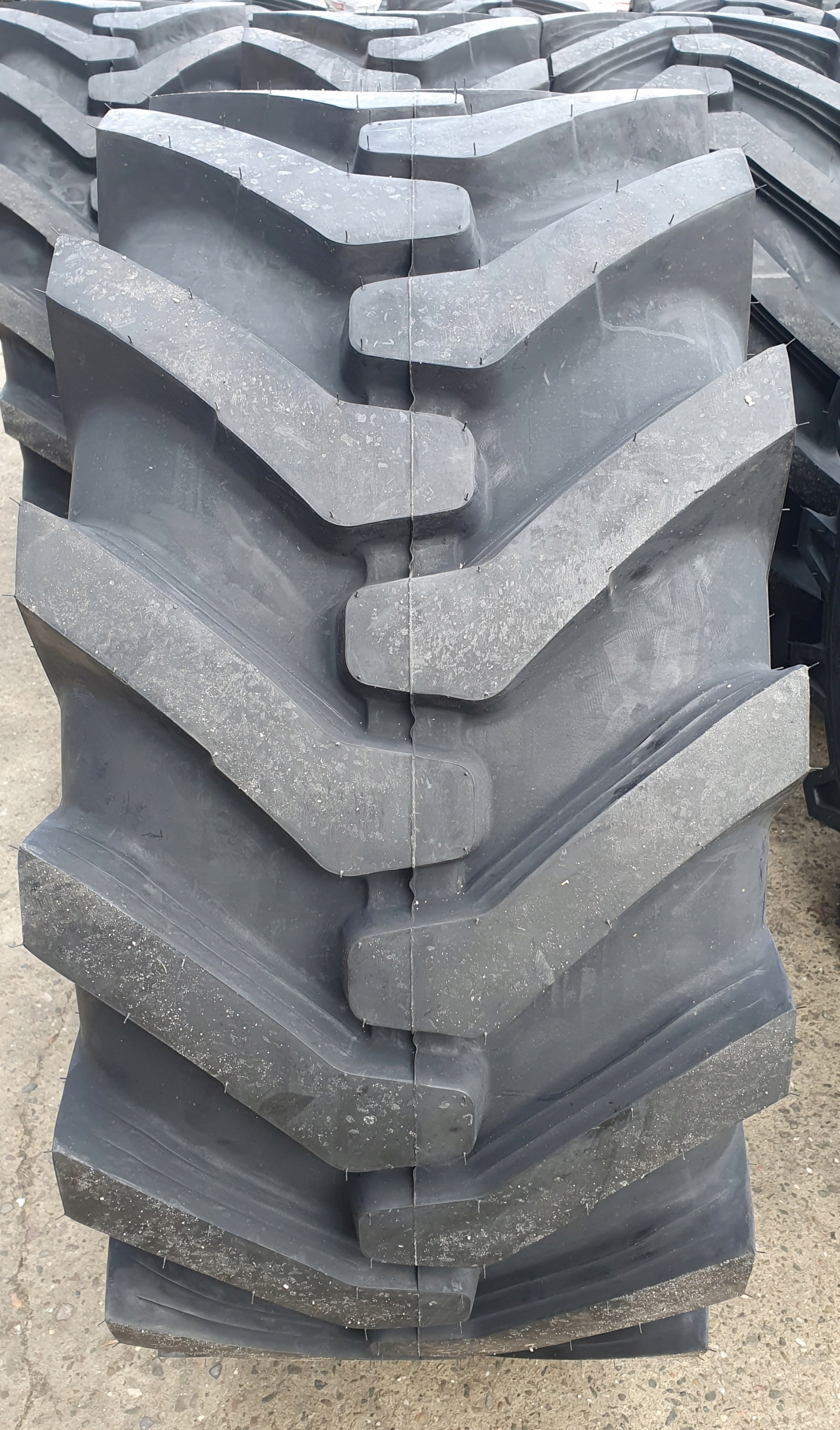 Opony 2 x 18 22 5 CAMSO SOLIDEAL TM R4 16PR Diameter 22 5