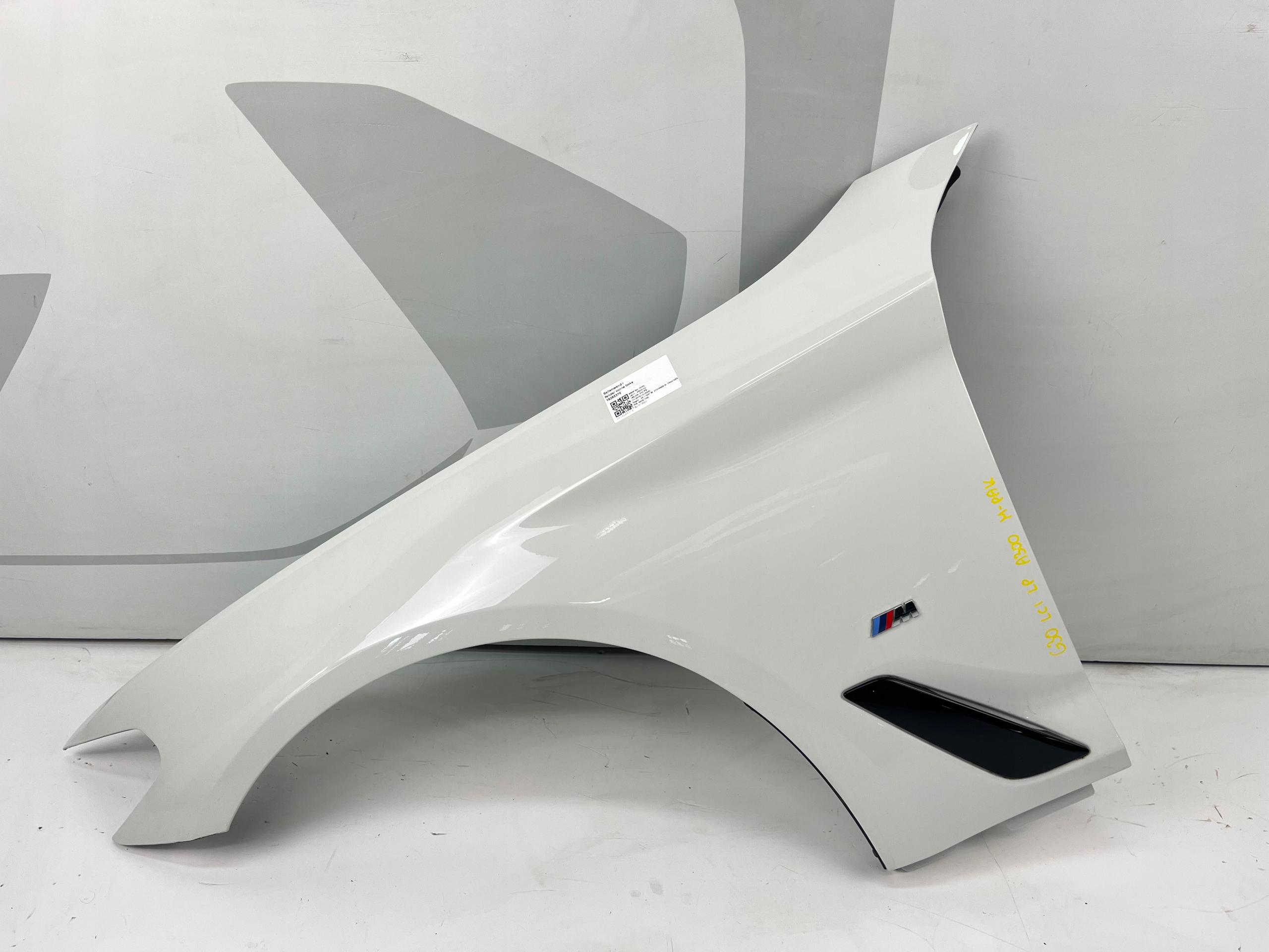 BŁOTNIK LEWY PRZEDNI BMW G30 M-PAKIET A300